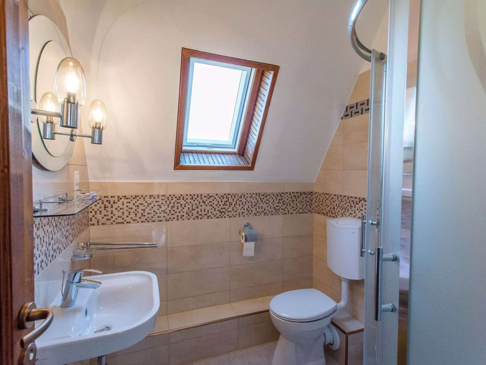 Mit Swimmingpool für 10 Personen-Binnen