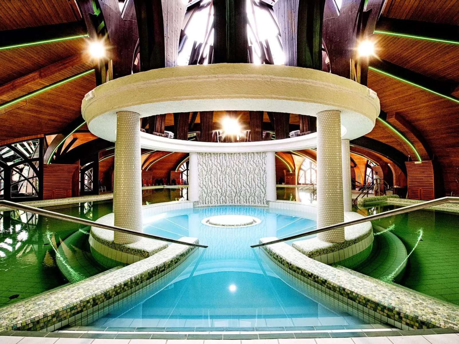 Bequem eingerichtete Wohnung mit großem Garten-Buiten