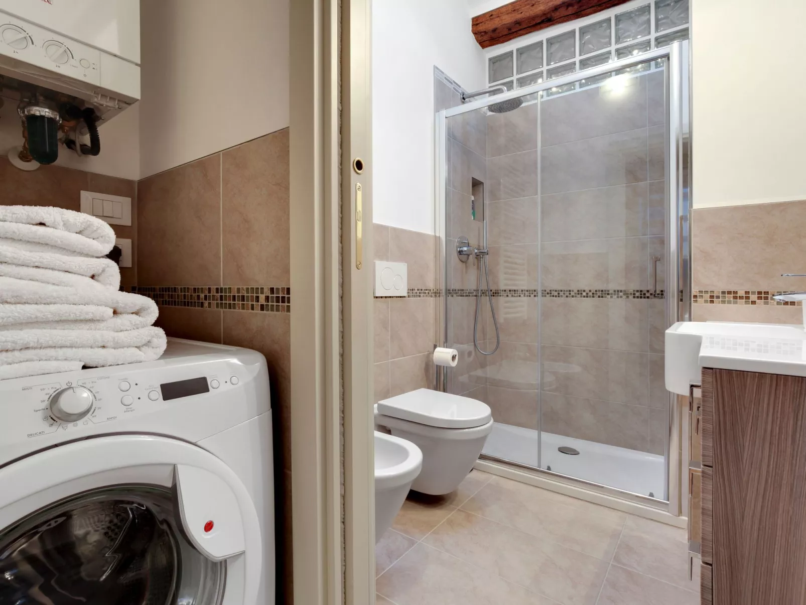 The Countess apartment-Binnen