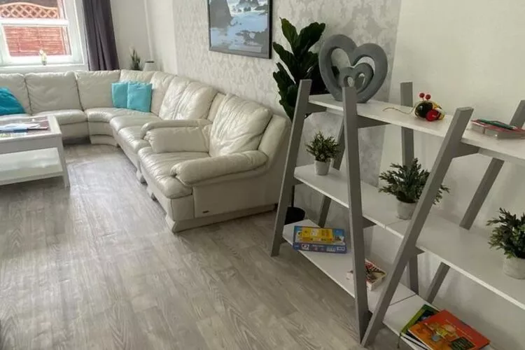 Ferienhaus Kapitänshus Gesamt / 1-14 Personen-Woonkamer