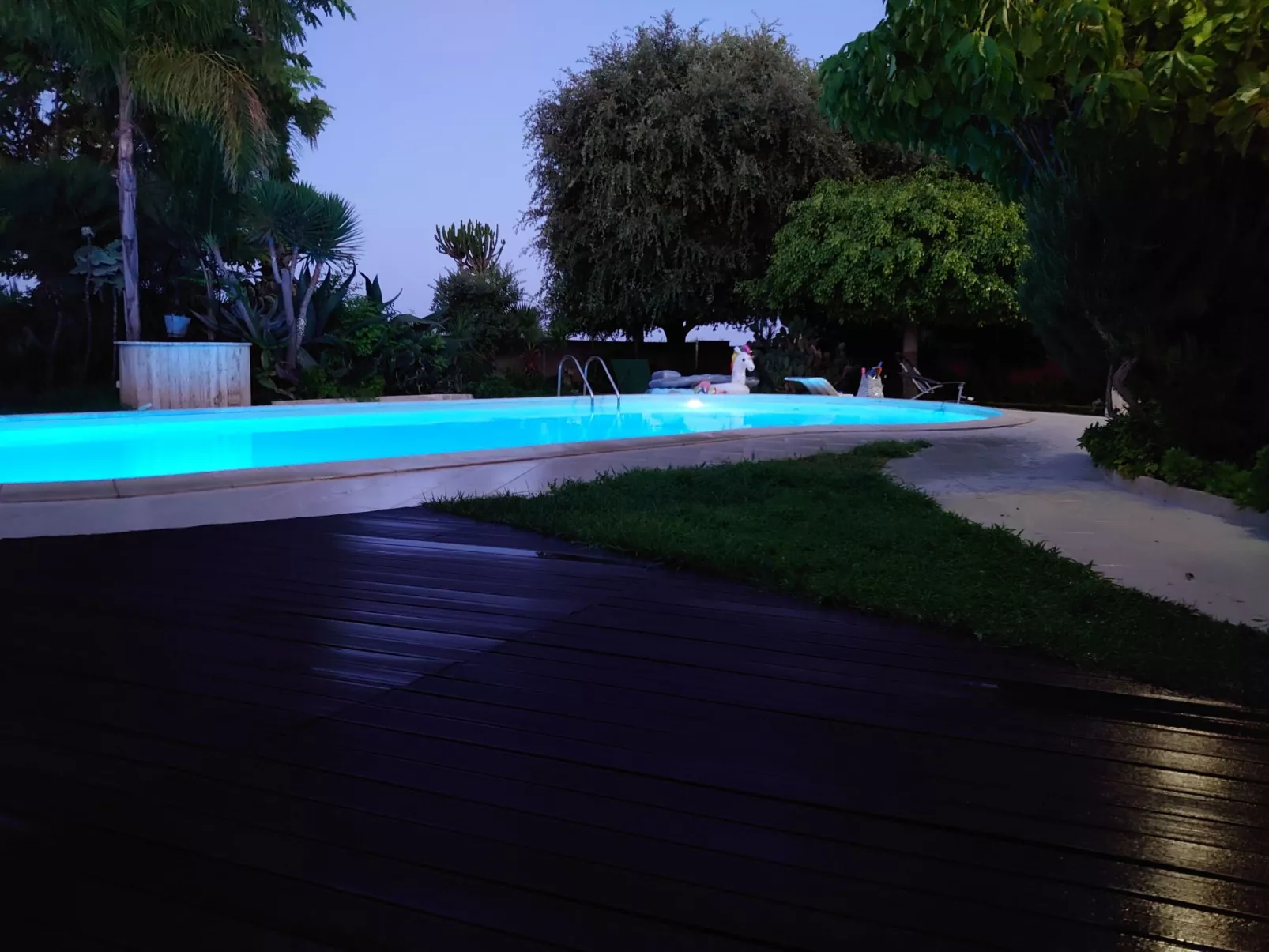 Villa Maya' Anwesen mit Infinity Pool-Buiten