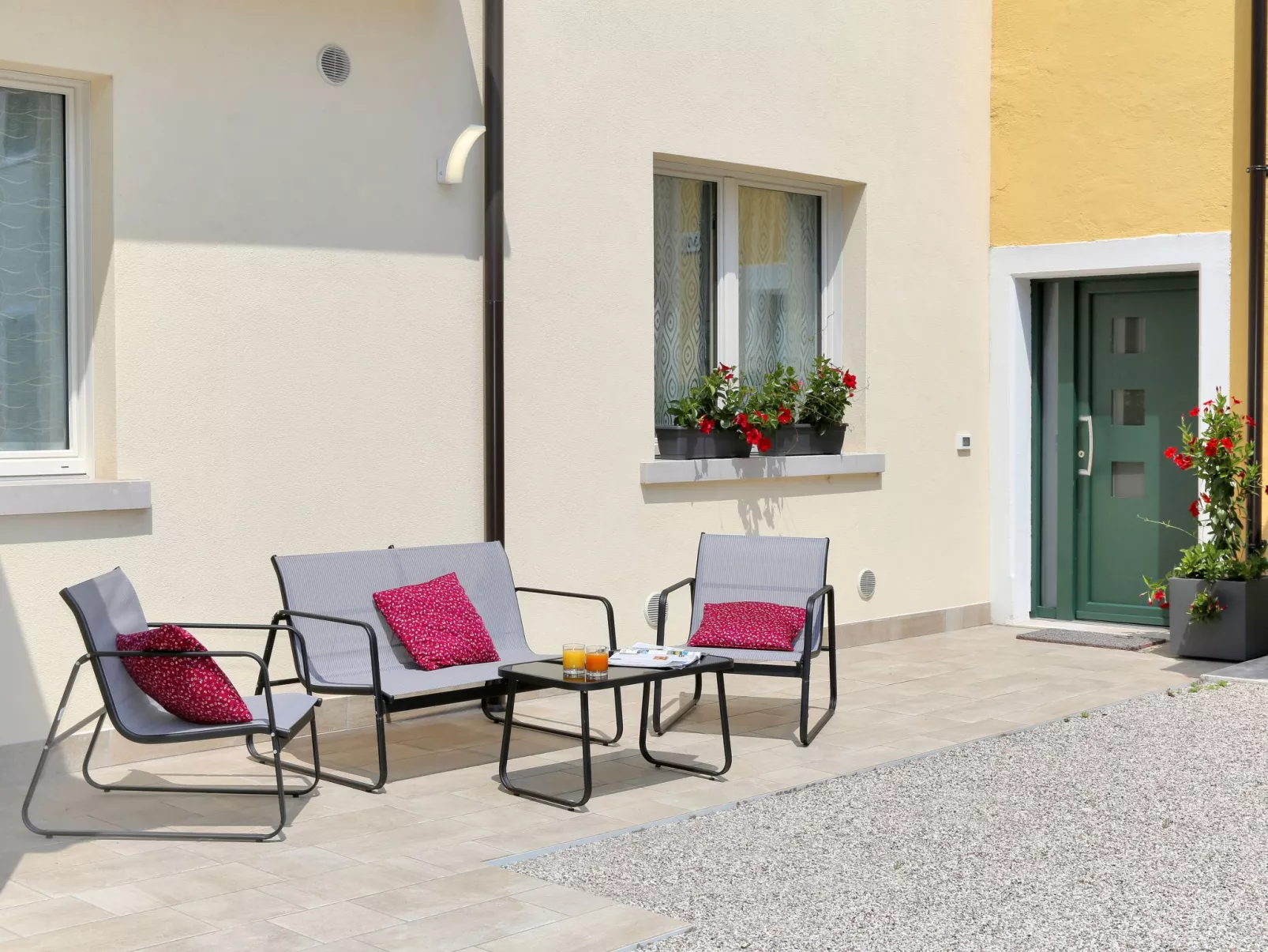 'Vall' mit Privatparkplatz-Buiten