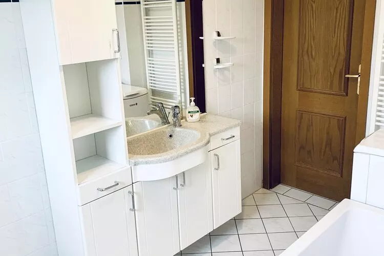 Ferienhaus Kapitänshus Gesamt / 16 Personen-Badkamer