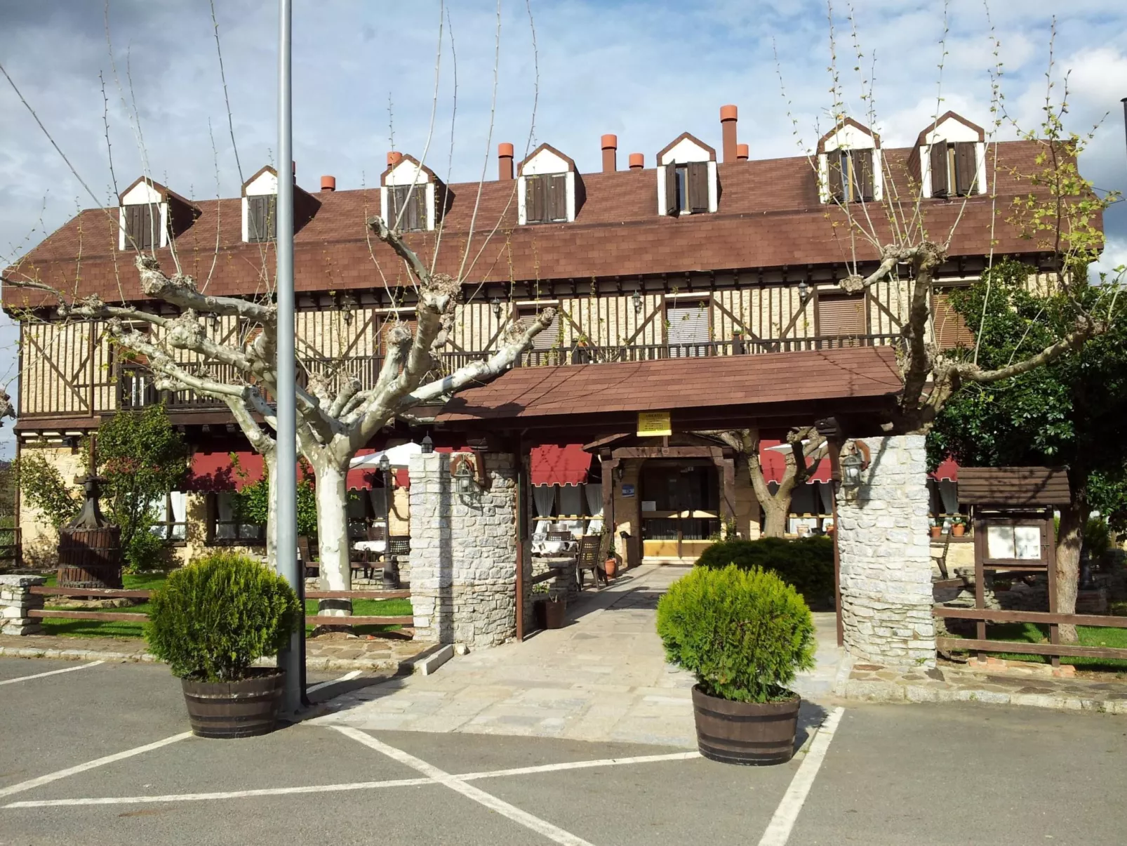 Wohnung in Sotoserrano mit Terrasse und Garten-Buiten