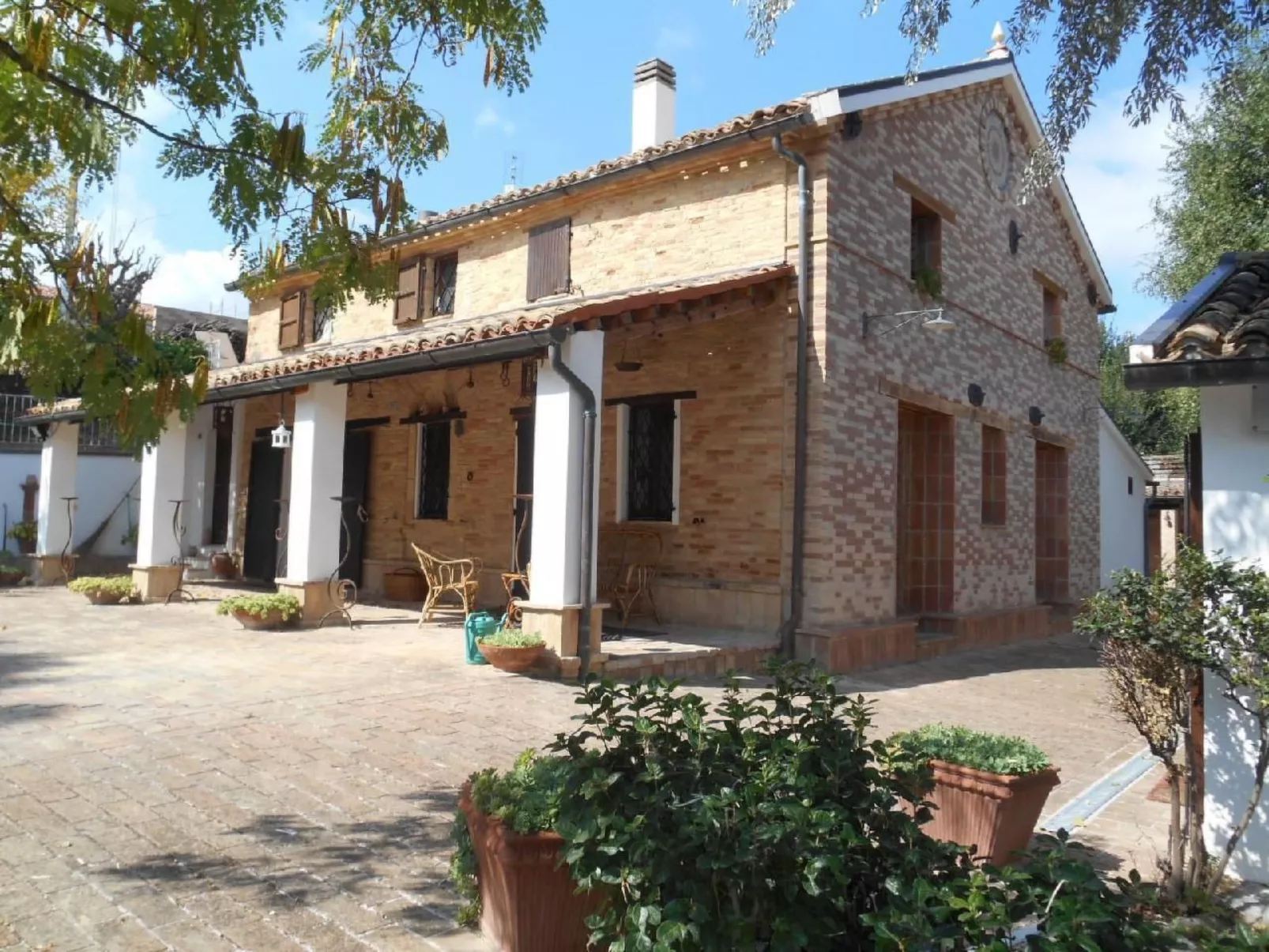 OWL Apartment - Pool - Ansichten - Kunst-Buiten