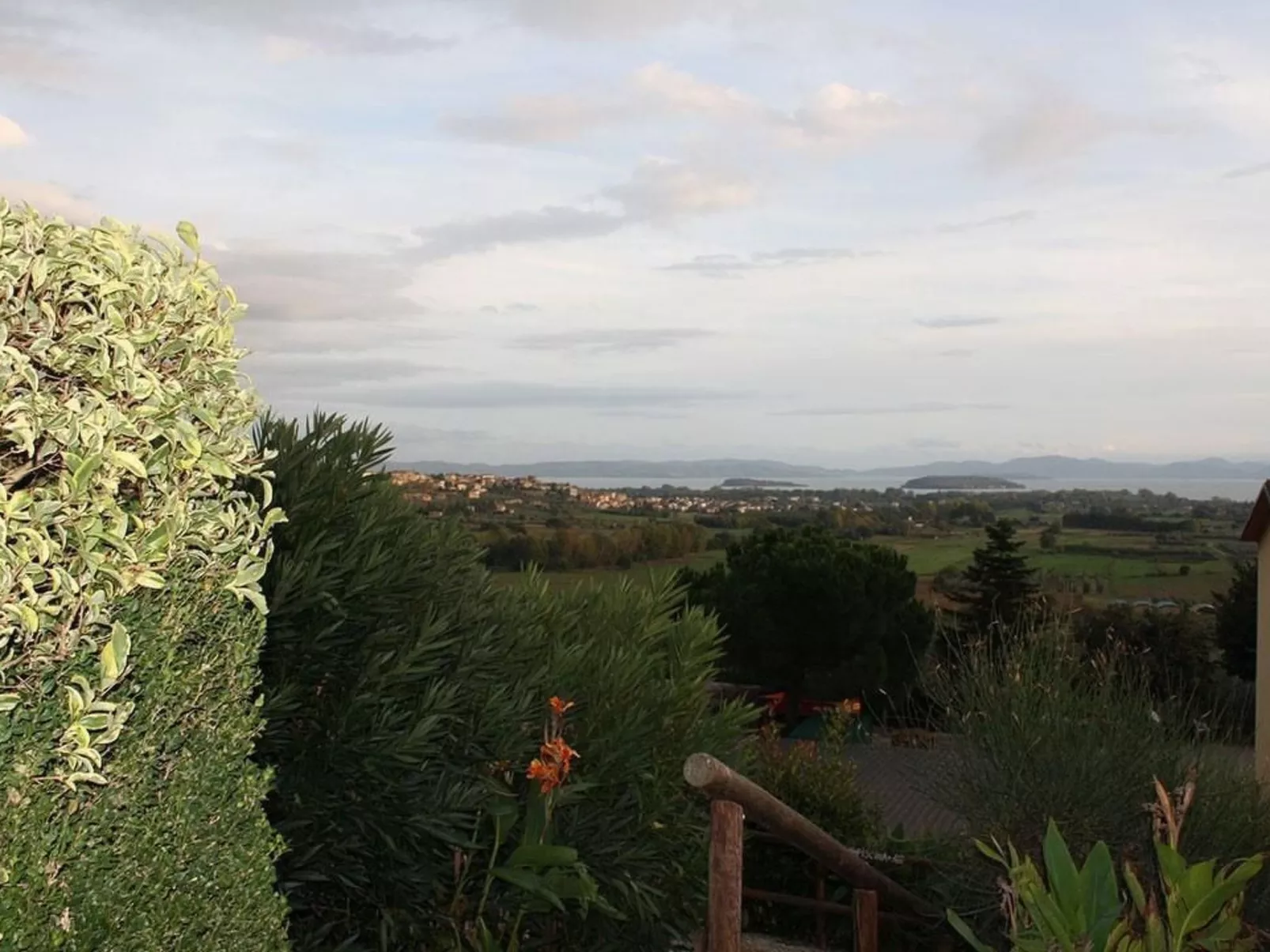 Wohnung in Sanguineto mit privatem Parkplatz-Buiten