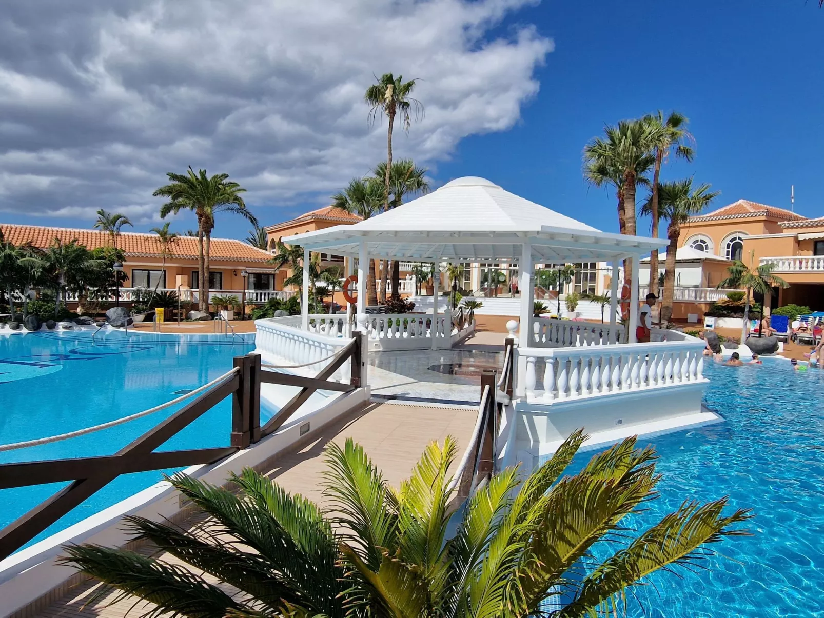 Exklusives Attic mit atemberaubendem Meerblick-Buiten