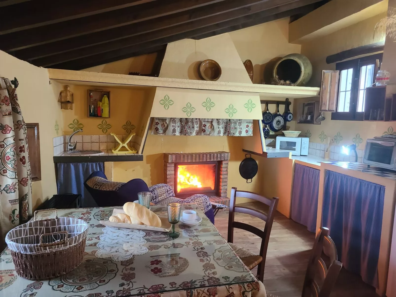 Schöne Ferienwohnung in Iznájar mit Garten, Terrasse und Grill-Image-tags.info