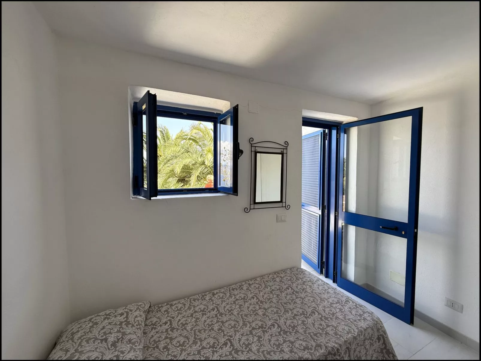 Villa in Panoramasprache, nur wenige Minuten vom Meer entfernt-Binnen