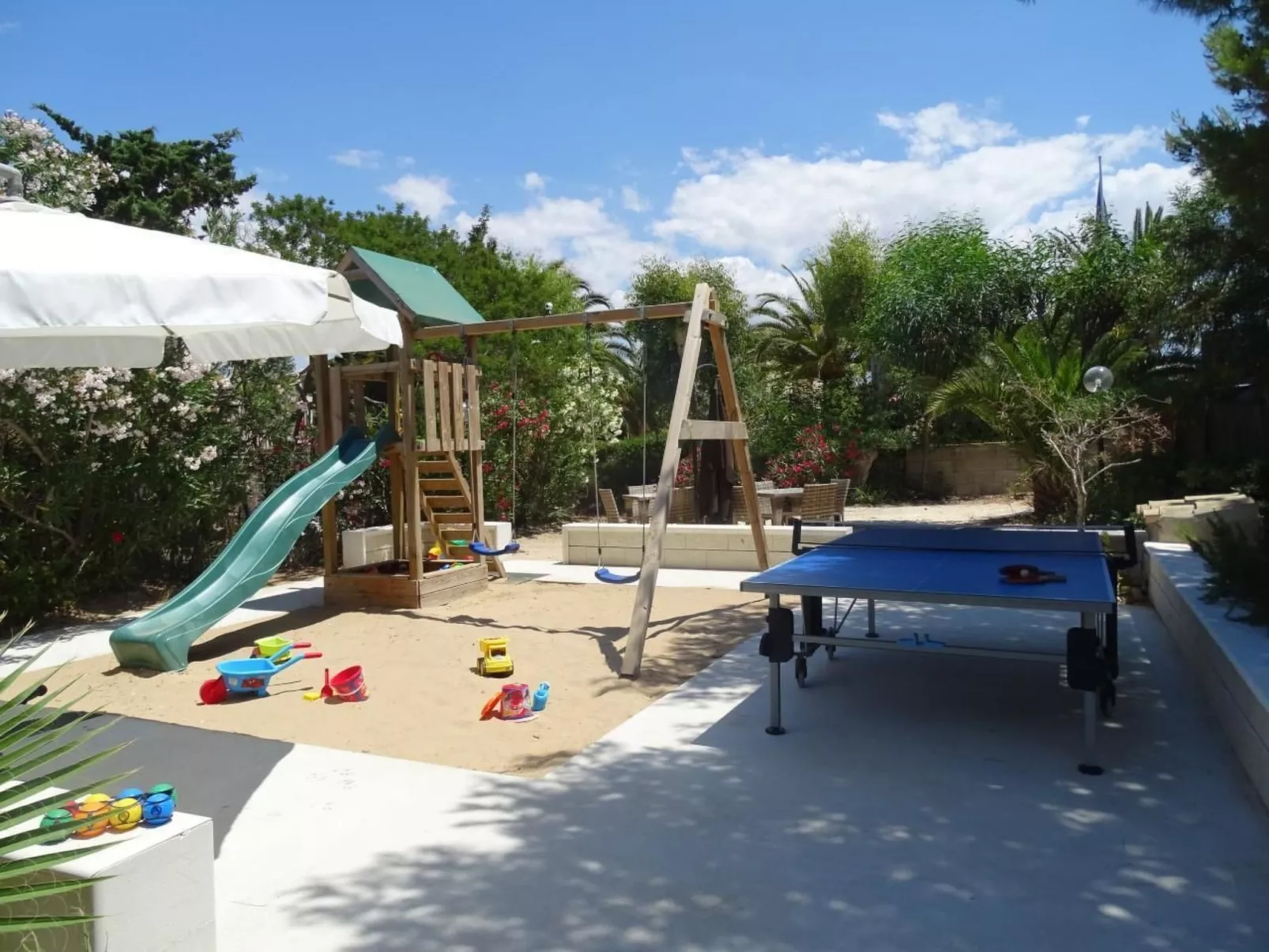 Schöner zentraler Bungalow direkt am Sandstrand auf Sizilien-Buiten