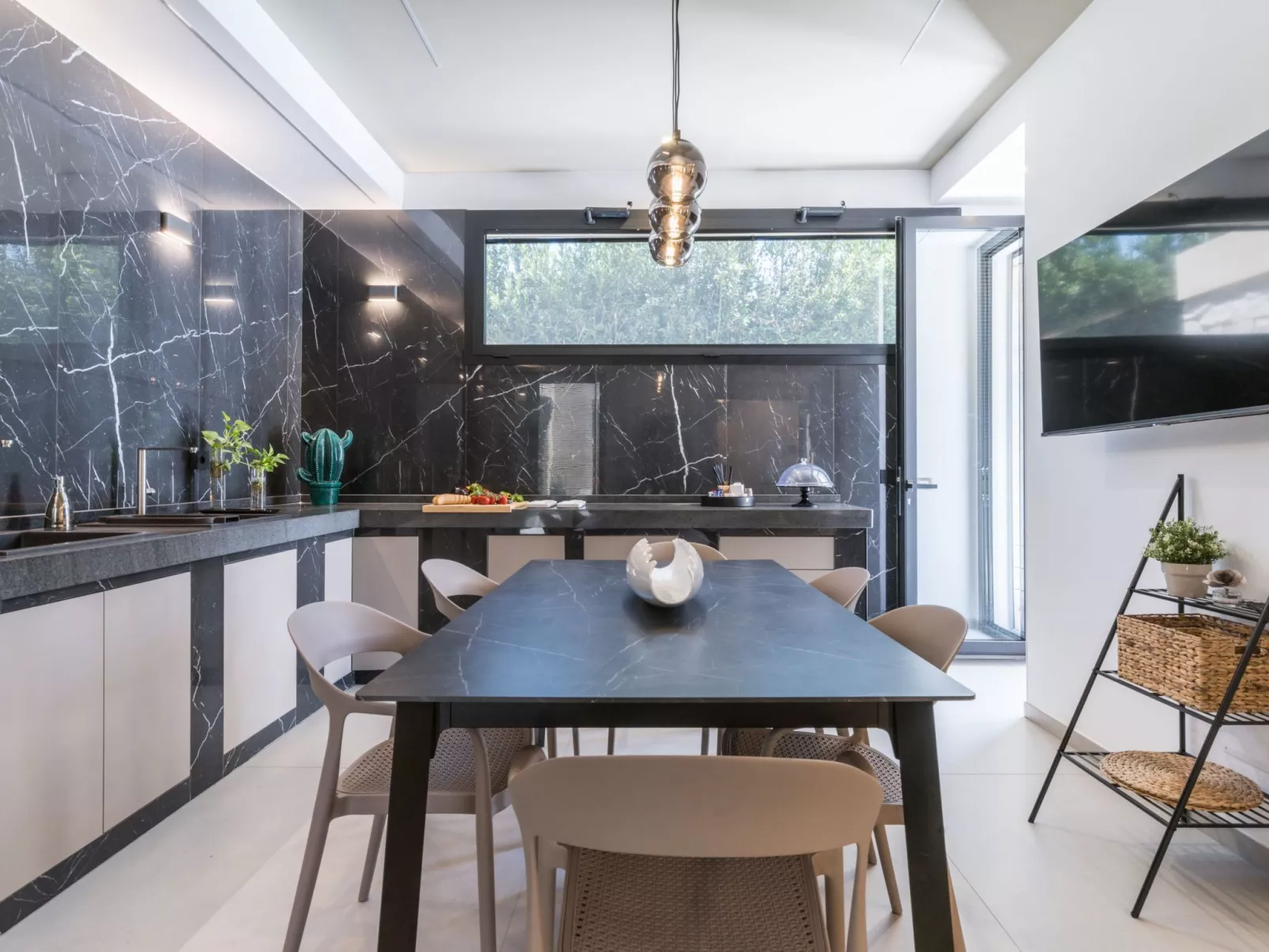 Nereide, Luxusvilla mit Pool am Meer-Image-tags.info