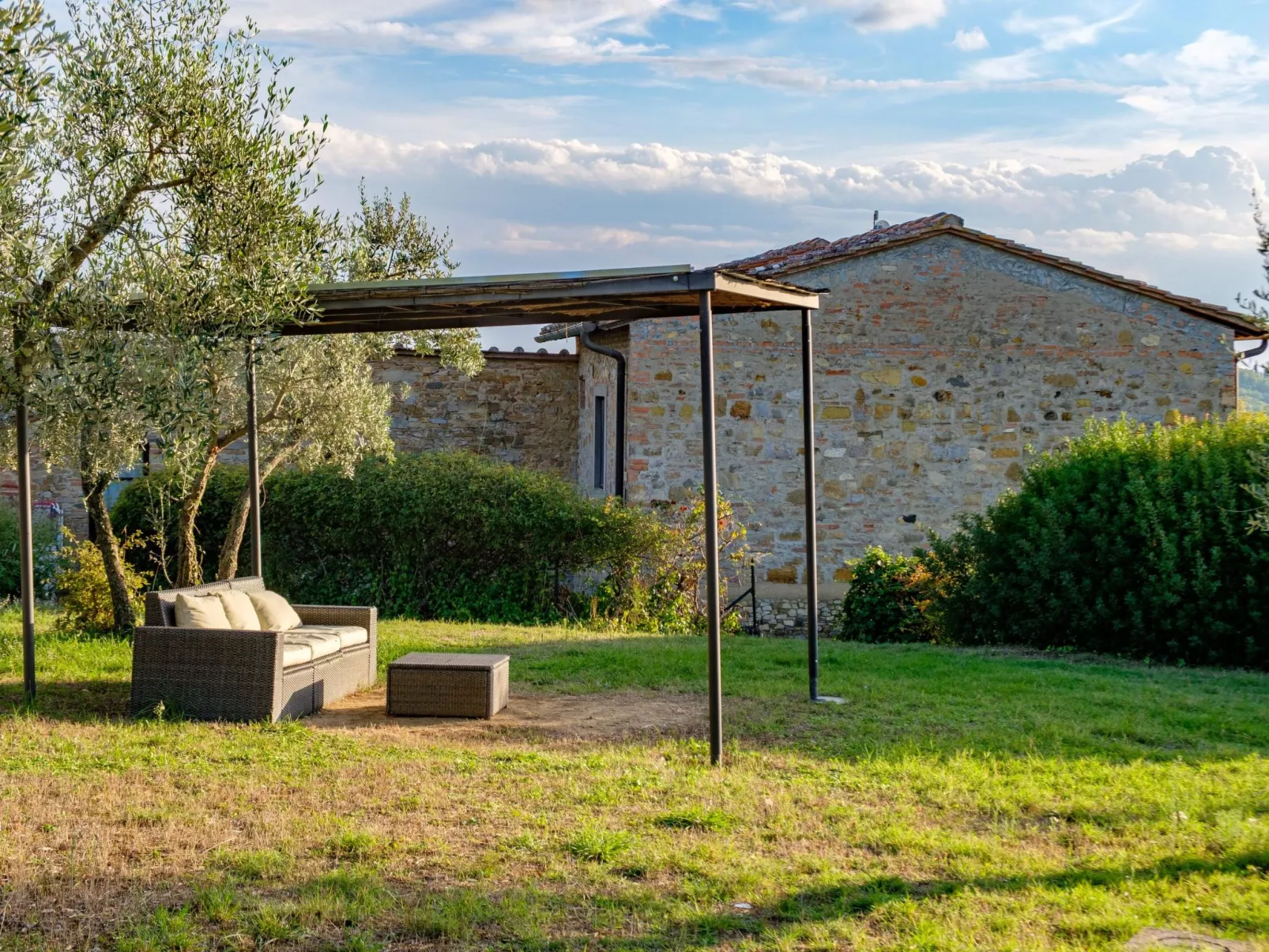 Sage' Anwesen mit Gemeinschaftspool-Binnen