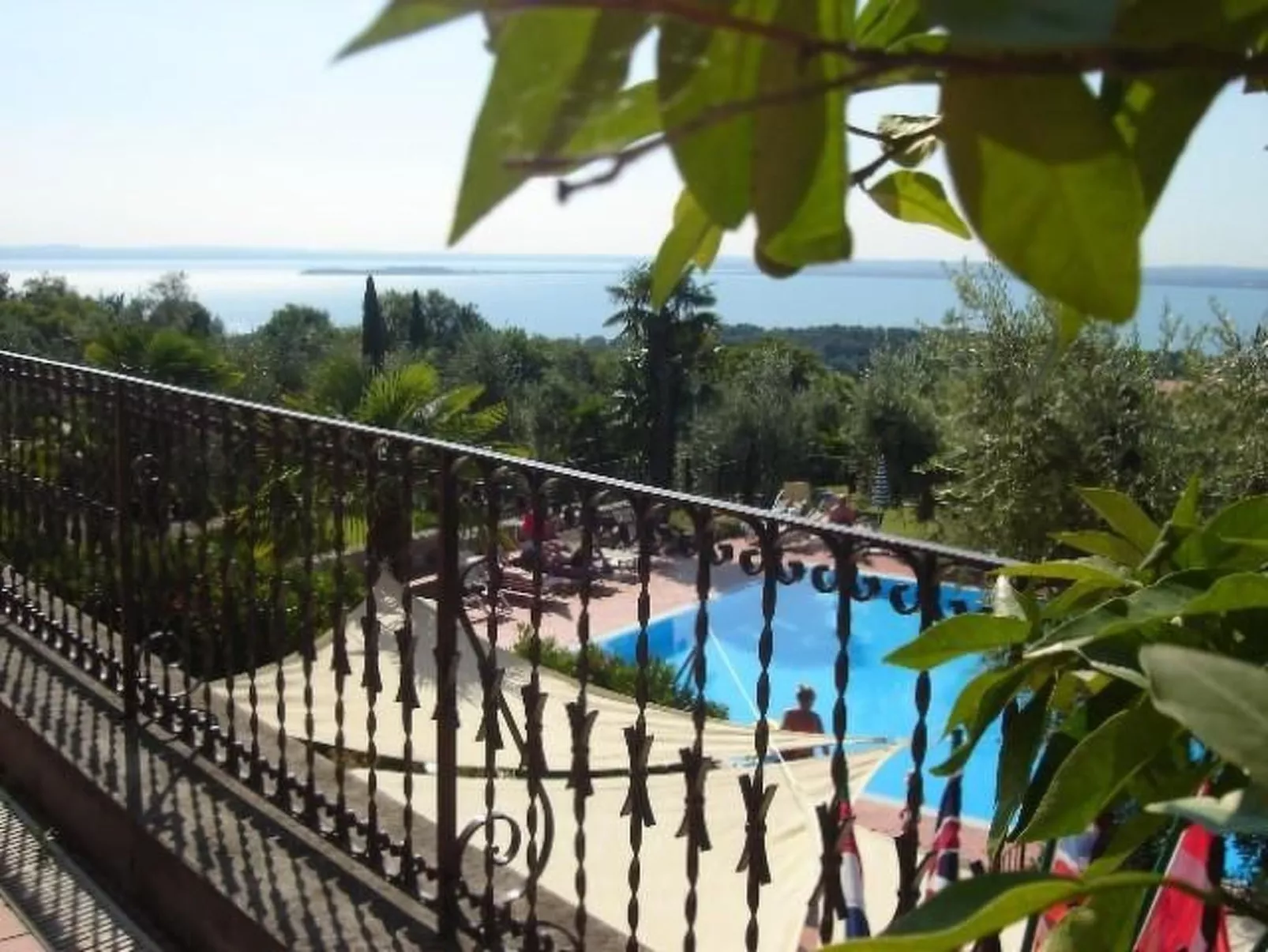 Helle Wohnung in den Hügeln des Gardasees-Buiten