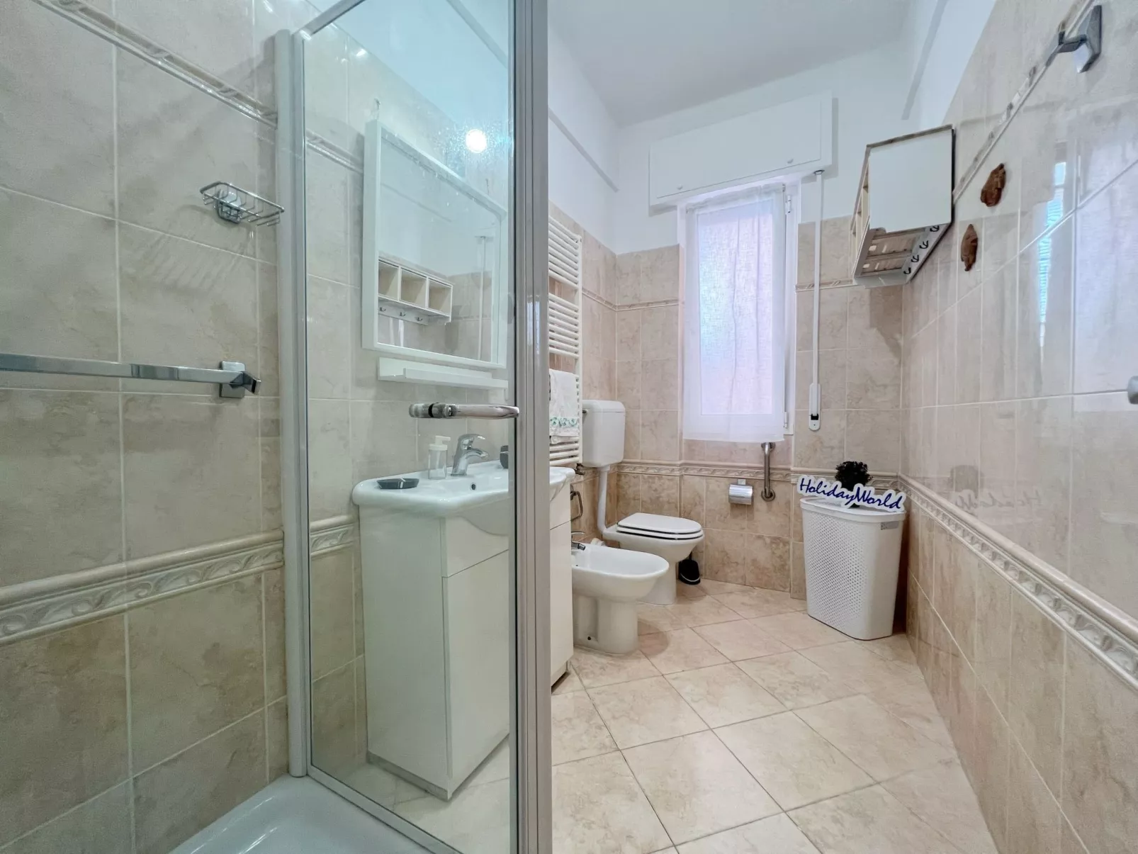 Für 6 Personen ca. 96 m&sup2; in Arenzano, Norditalien (Ligurien)-Binnen