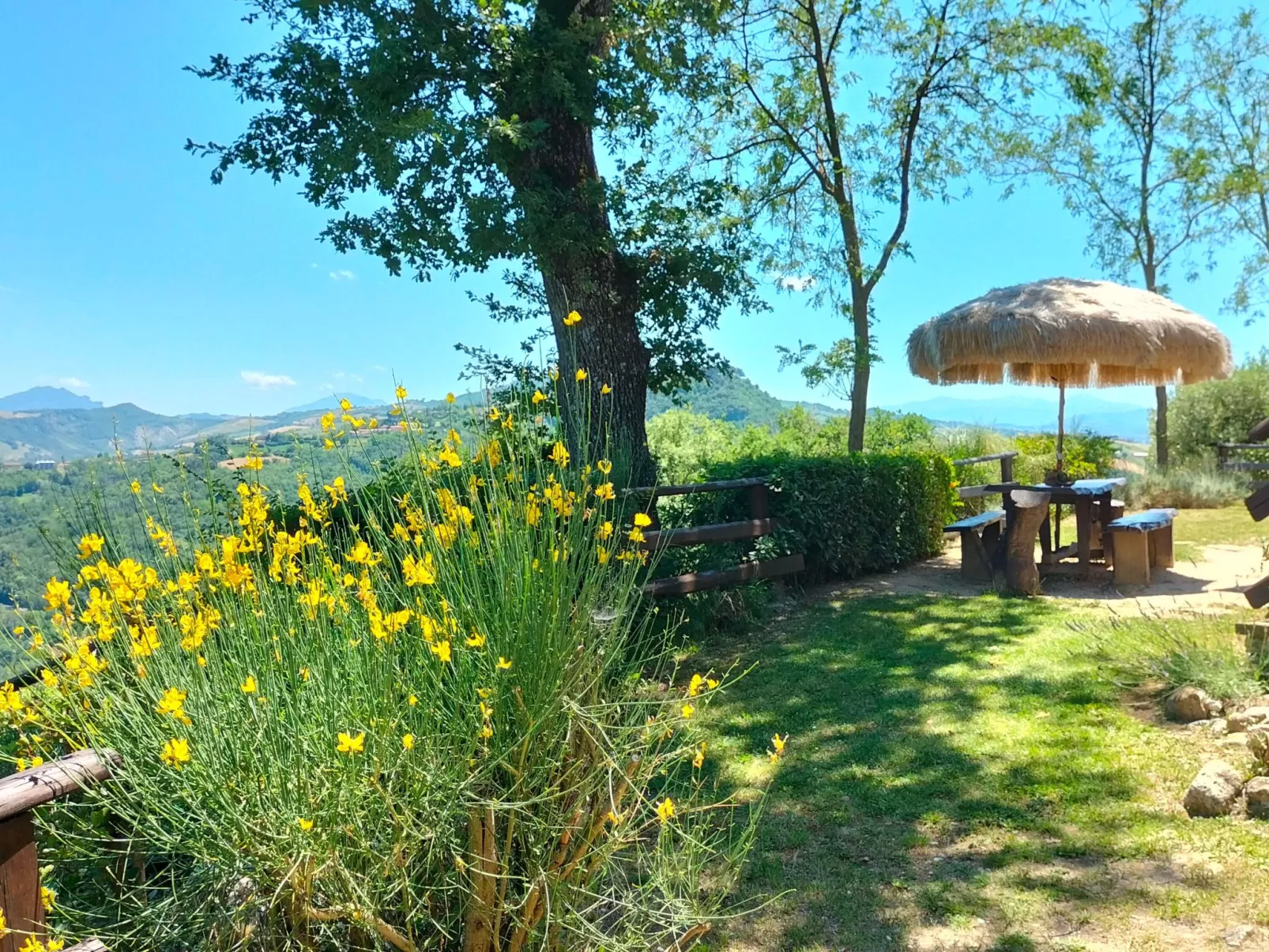 Große Wohnung mit Blick von den Bergen bis zum Meer-Image-tags.info