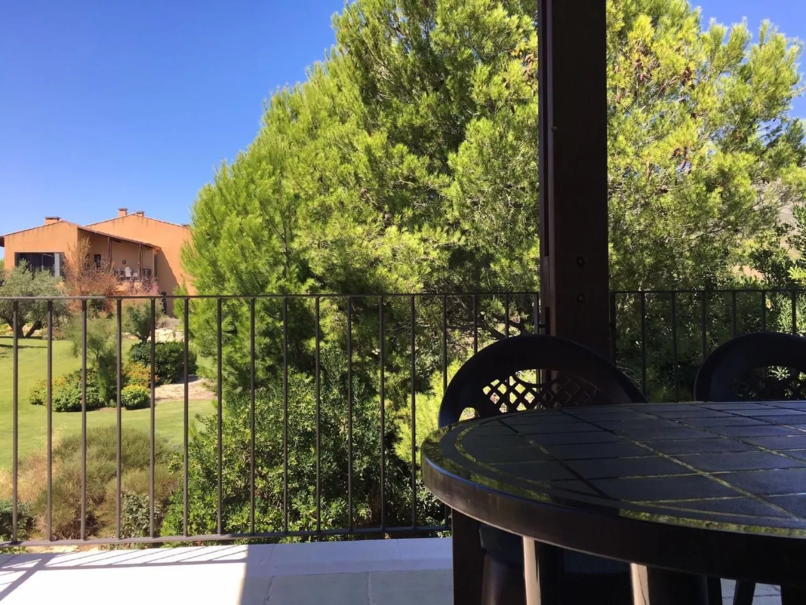 Haus in Bonmont mit Schwimmbad und Port Aventura-Buiten