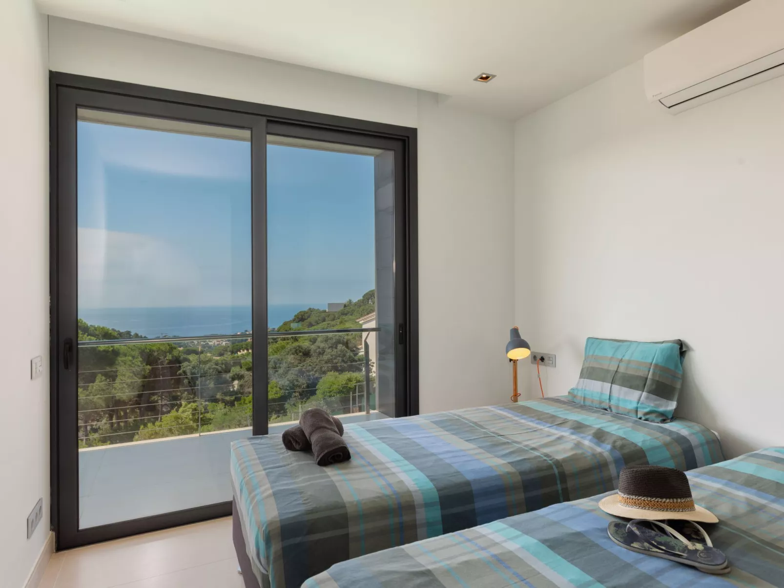 Luxuriöse Villa mit fantastischem Meerblick und Pool-Binnen