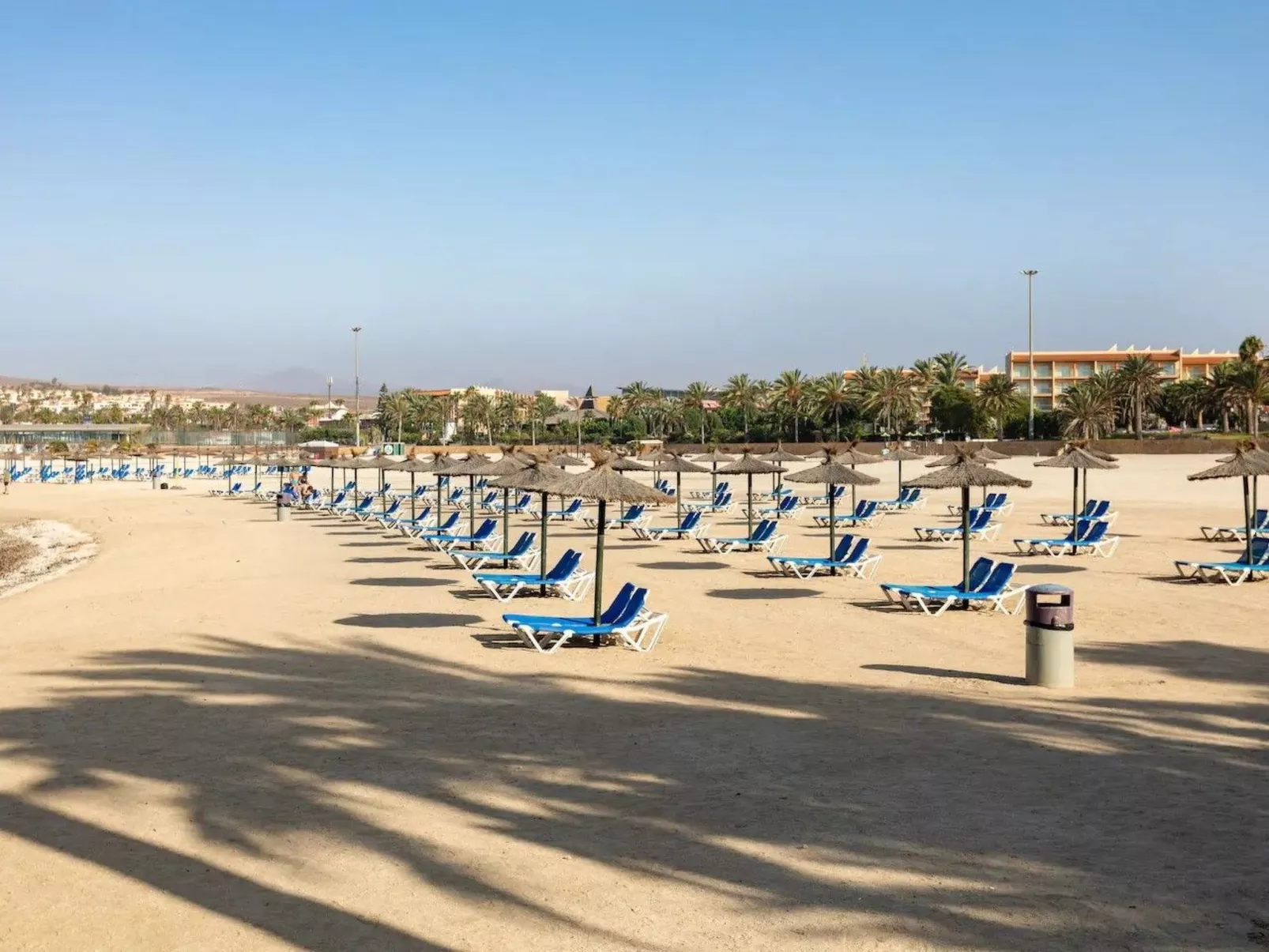 Private Terrasse, Schwimmbad, Parkplatz, Wi-Fi, TvSat-Buiten