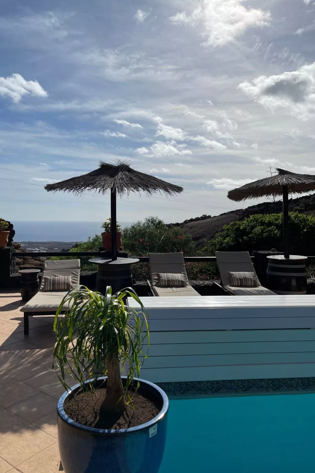 Castillo Bailey-Buiten