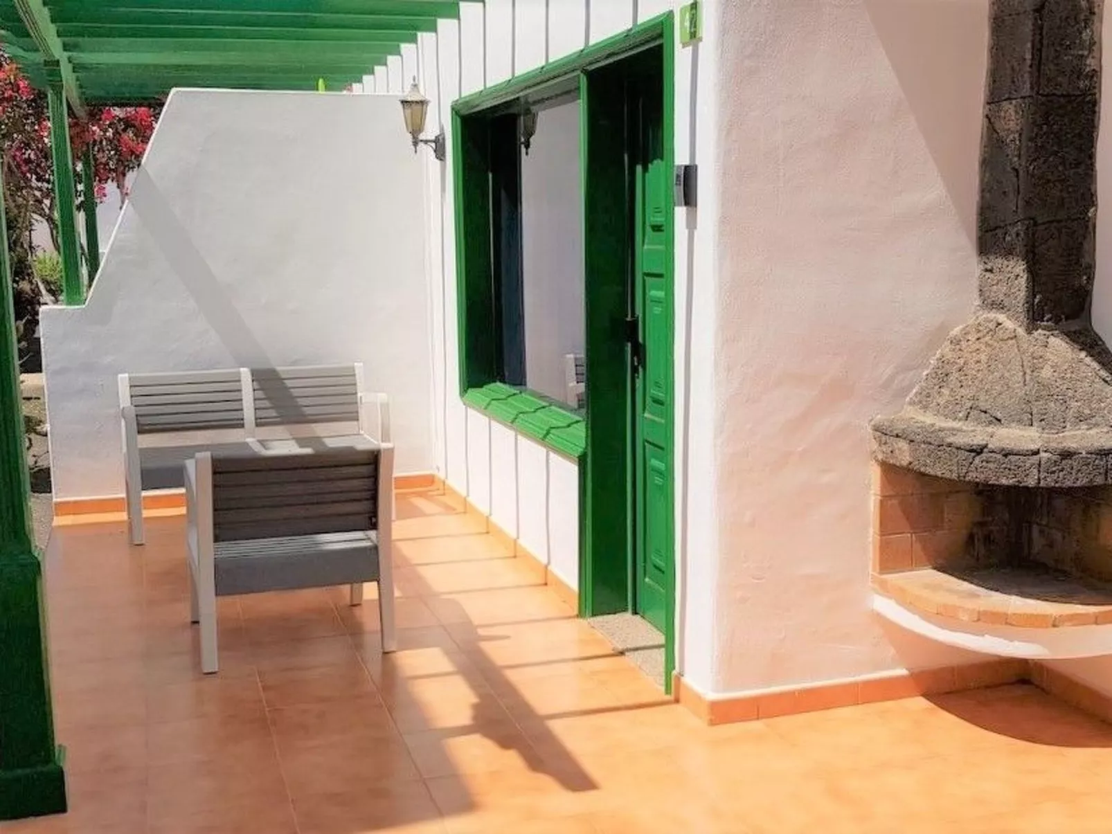 Wohnung mit Terrasse für 2 Erwachsene und 1 Kind-Buiten