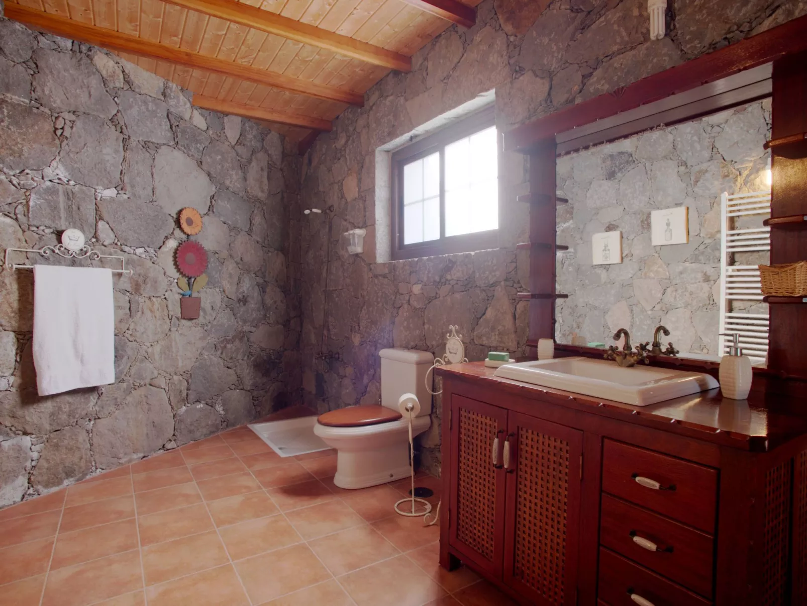 Villa Lucas mit Gartenterrasse und Schwimmbad-Binnen