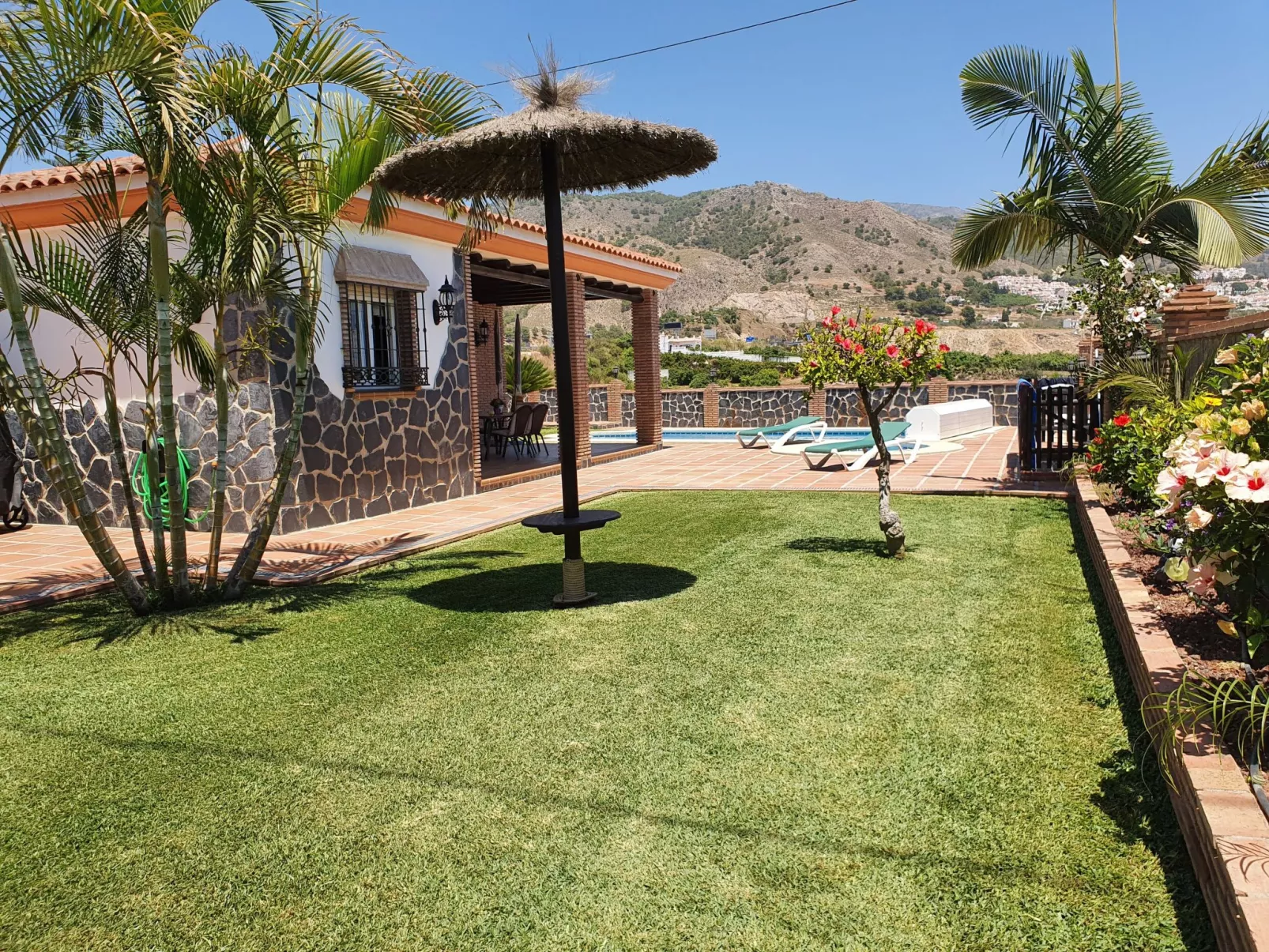 "Angelyn" mit Jacuzzi-Buiten