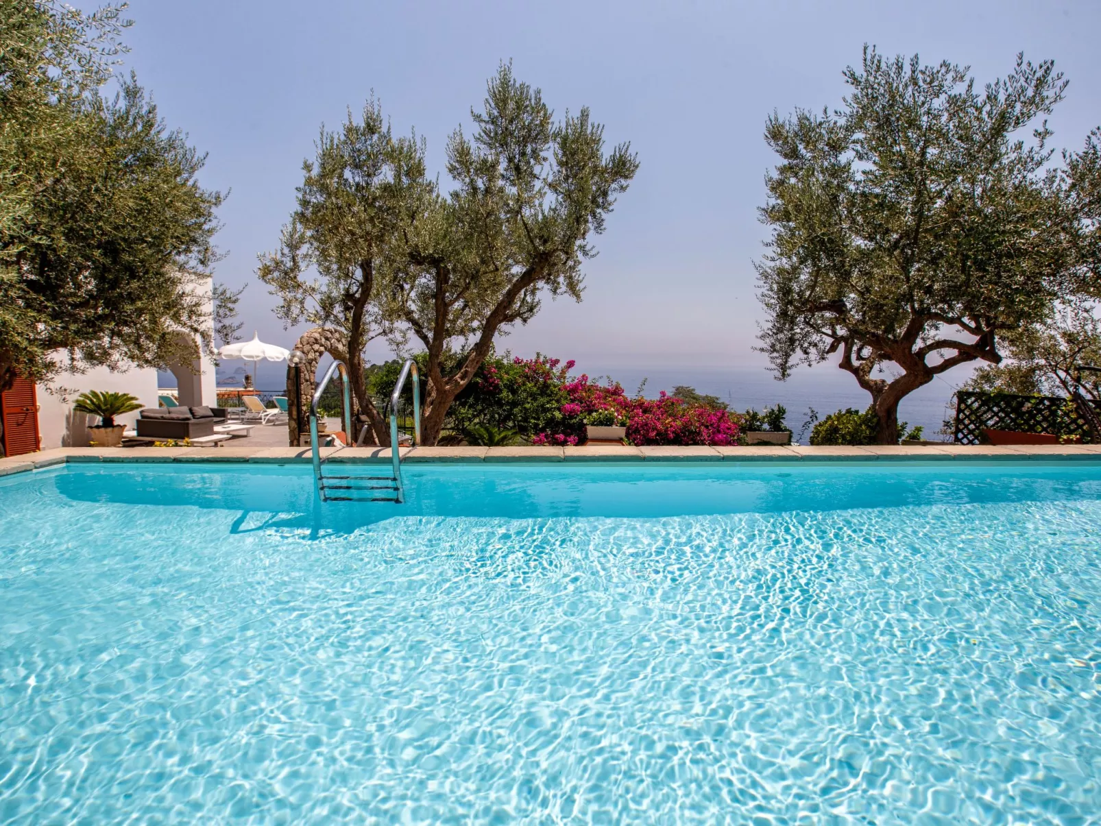 Haus in Sirenuse mit Panoramaterrasse-Buiten