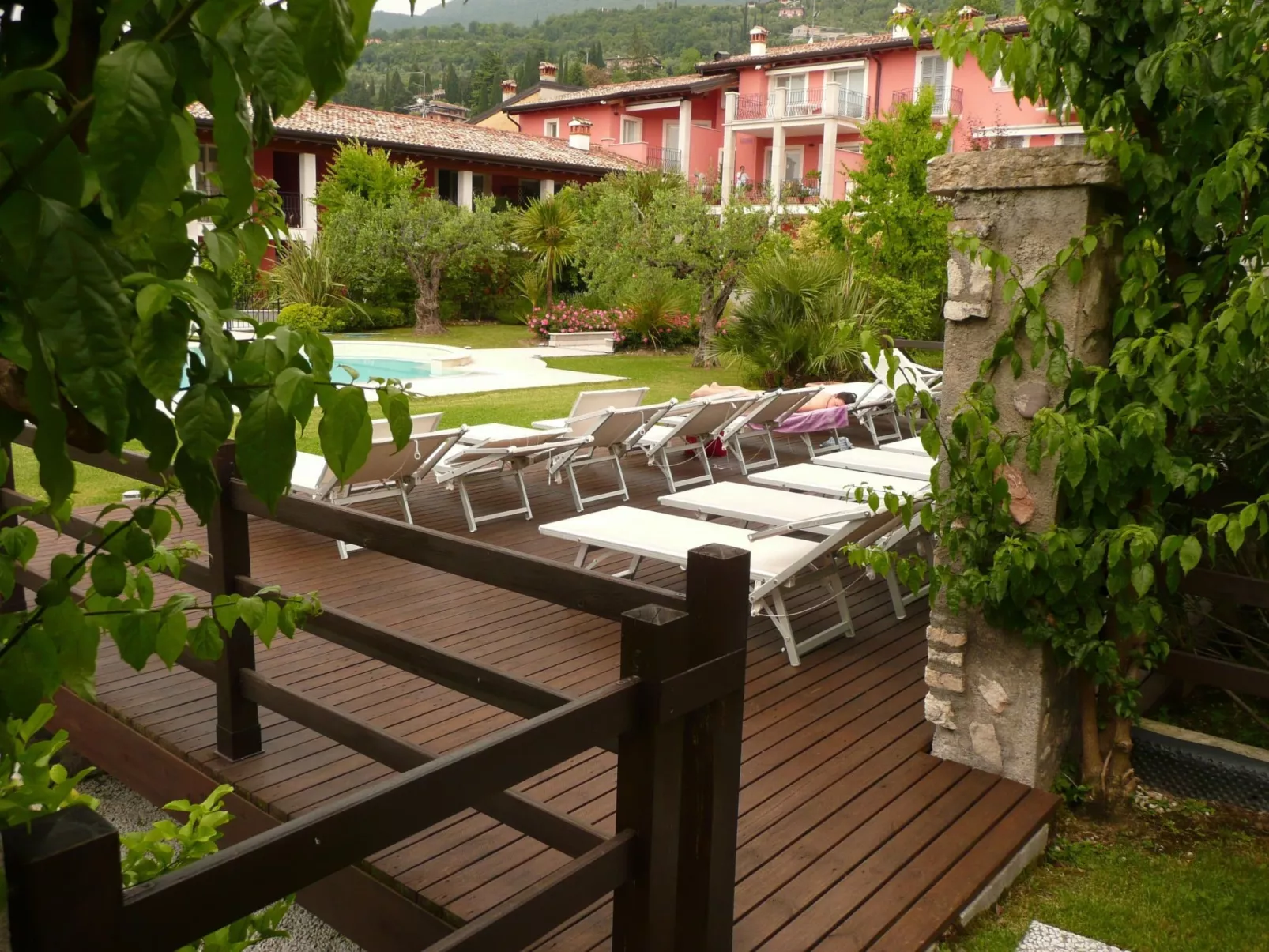 Stilvolle Wohnung in Toscolano Maderno-Buiten