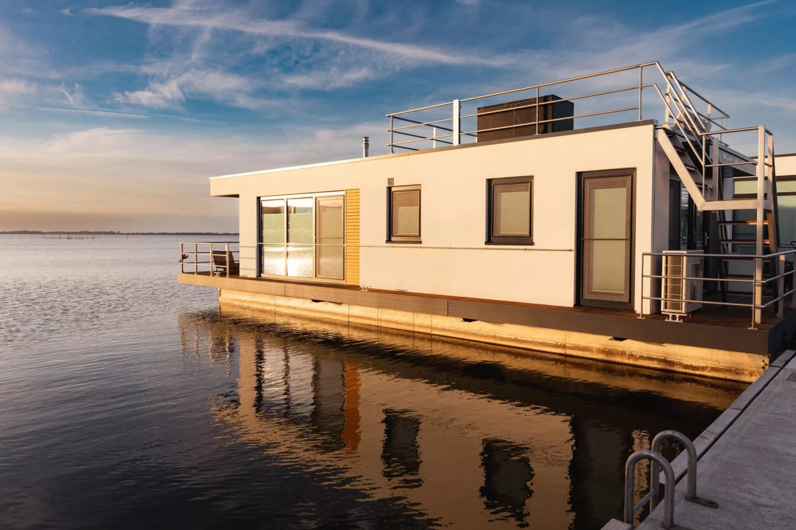 Houseboat Floating House Küstennebel 1 44 m²