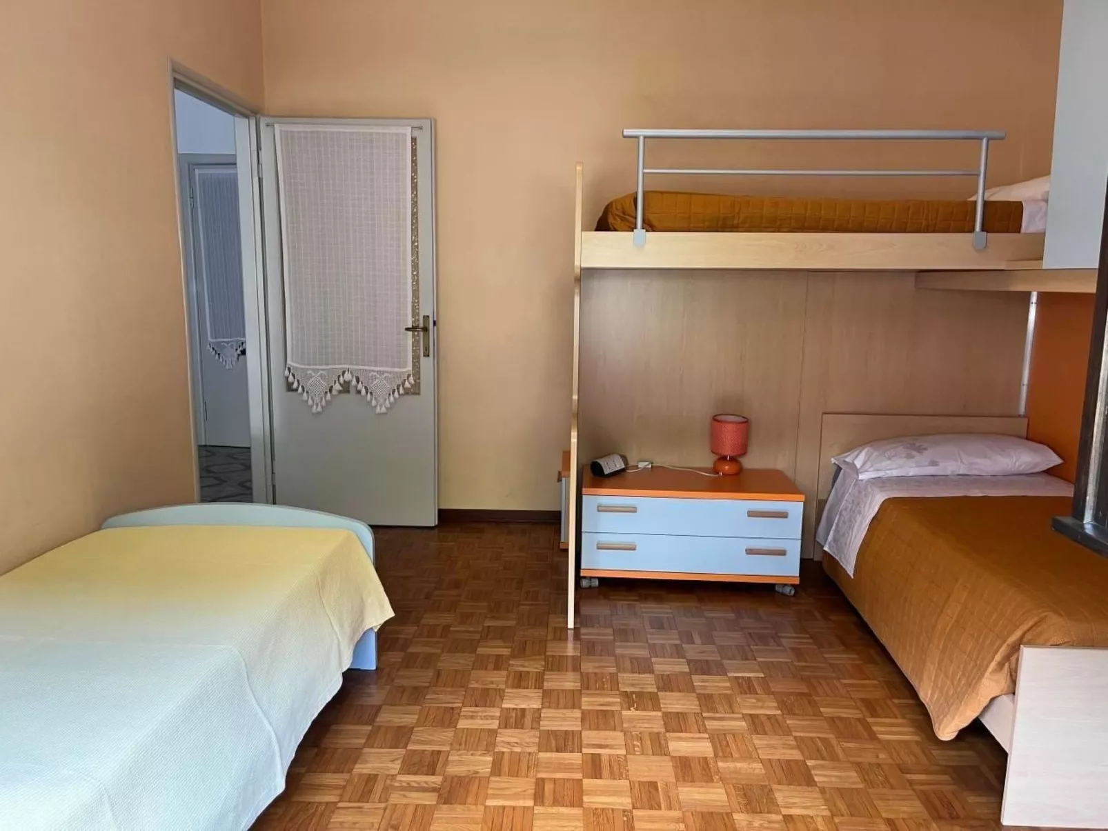 Wohnung Annetta mit Sicht auf See und Berge-Binnen