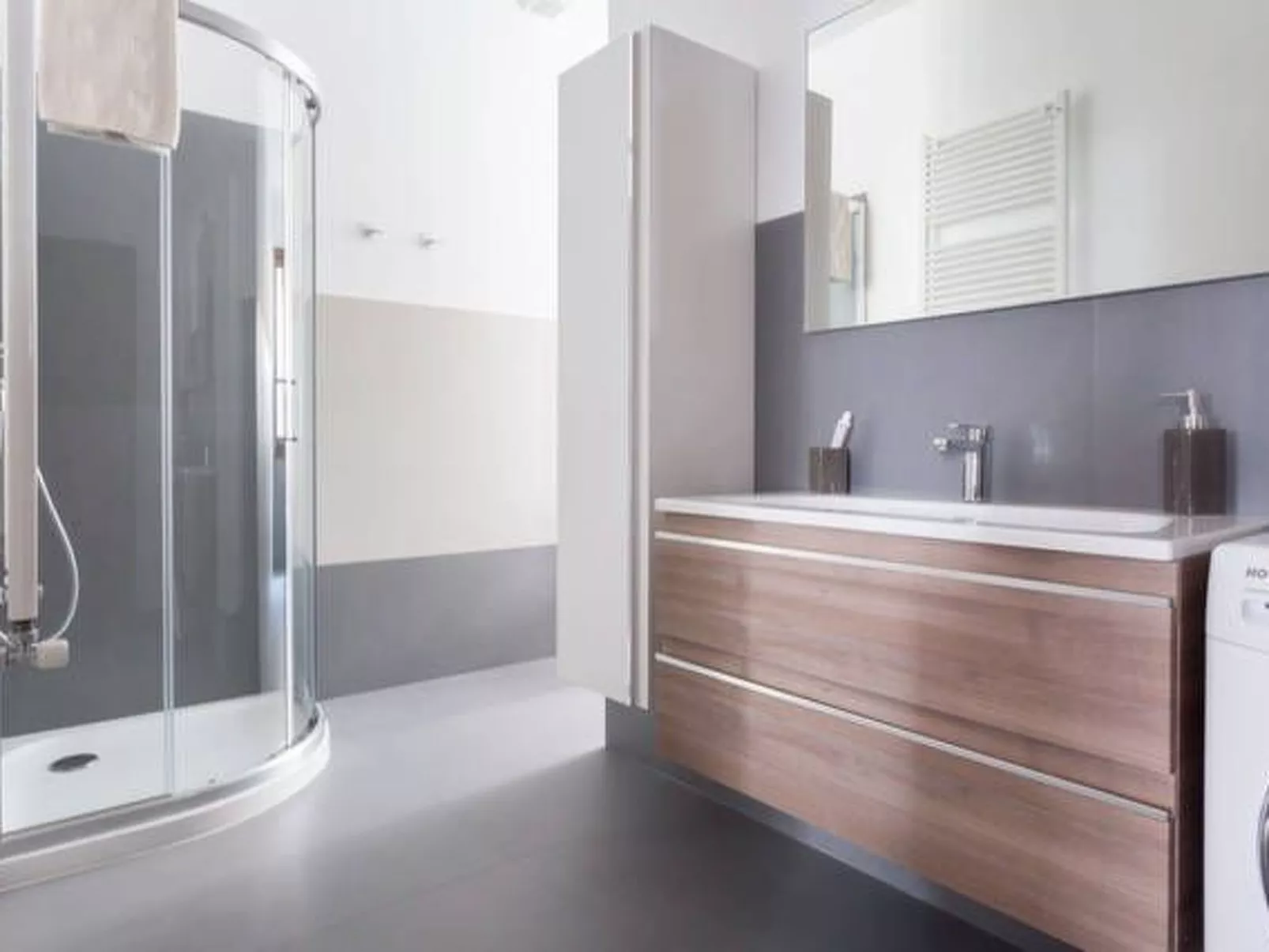 Wohnung mit Waschmaschine und Geschirrspüler-Binnen