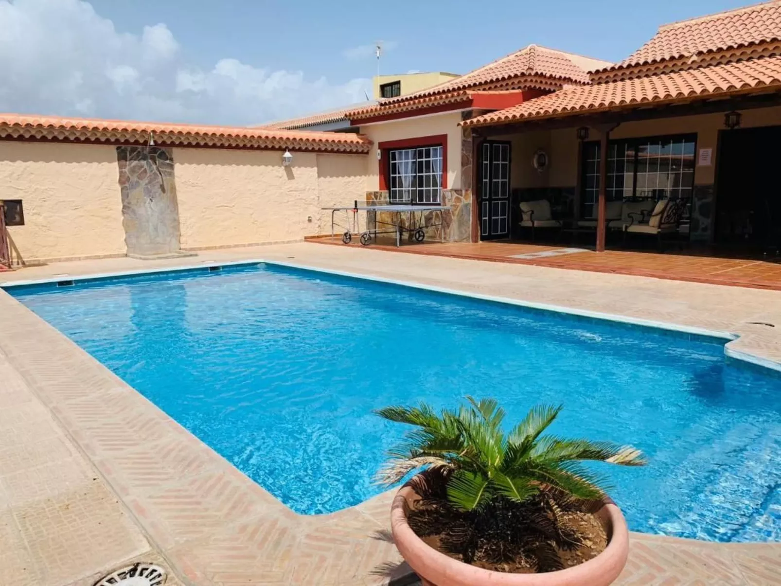 "Floratere" mit Terrasse-Buiten