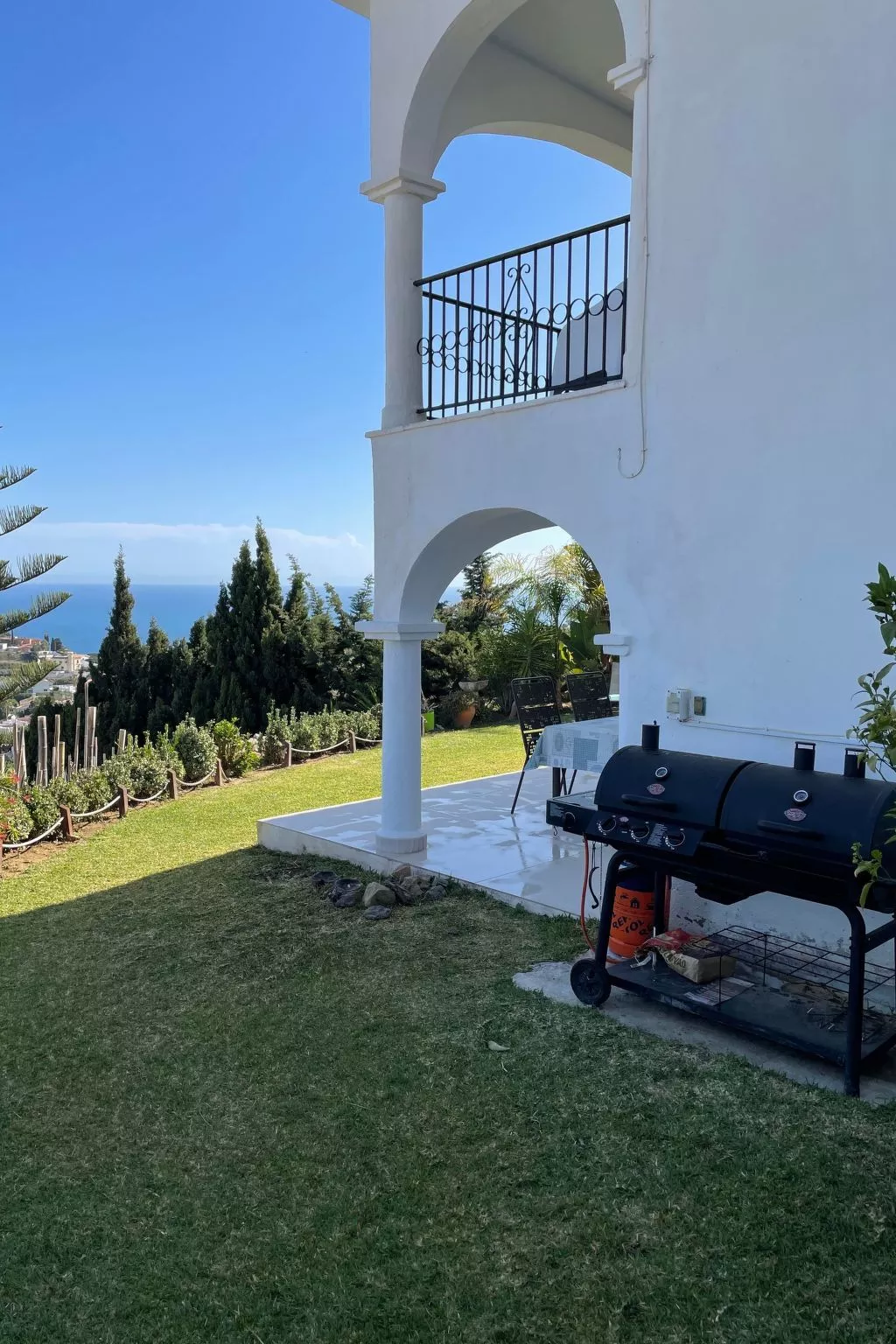 Villa Bella Vista mit Panoramablick und priv. Pool-Buiten