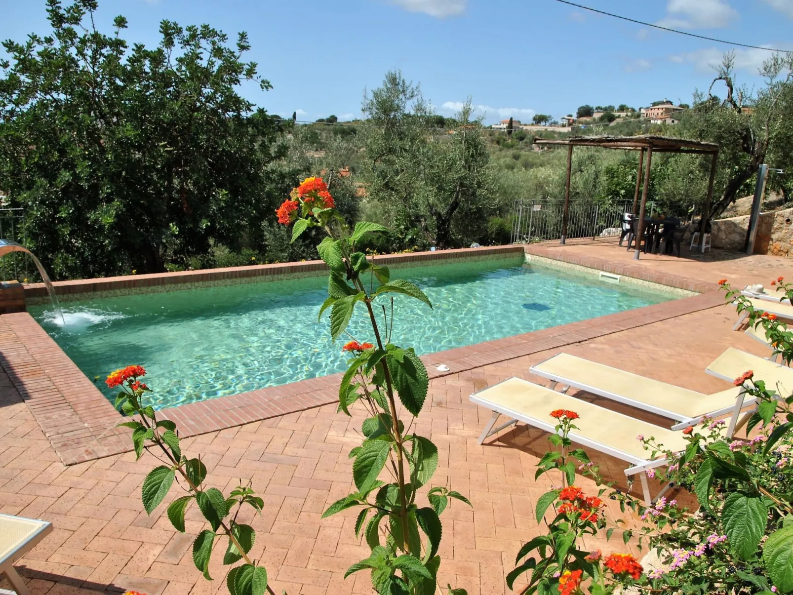Doppelhaushälfte mit Gemeinschaftspool-Buiten