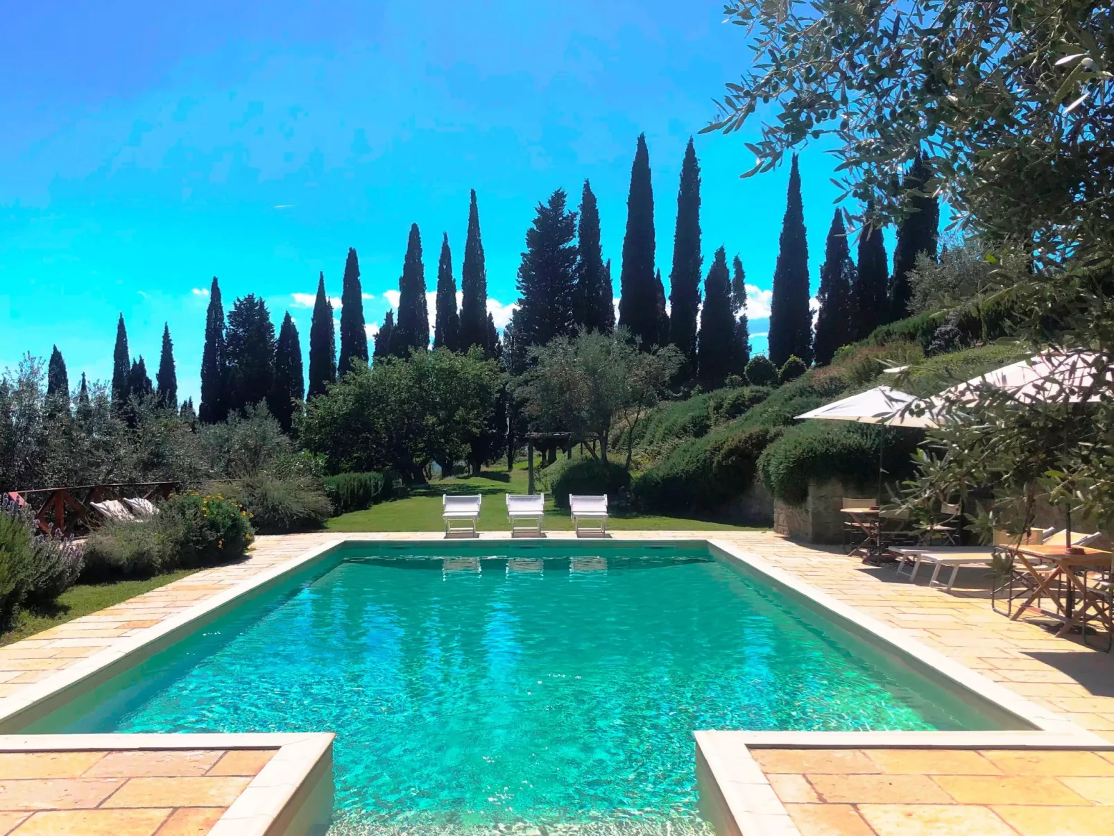 Anwesen mit Terrasse-Buiten