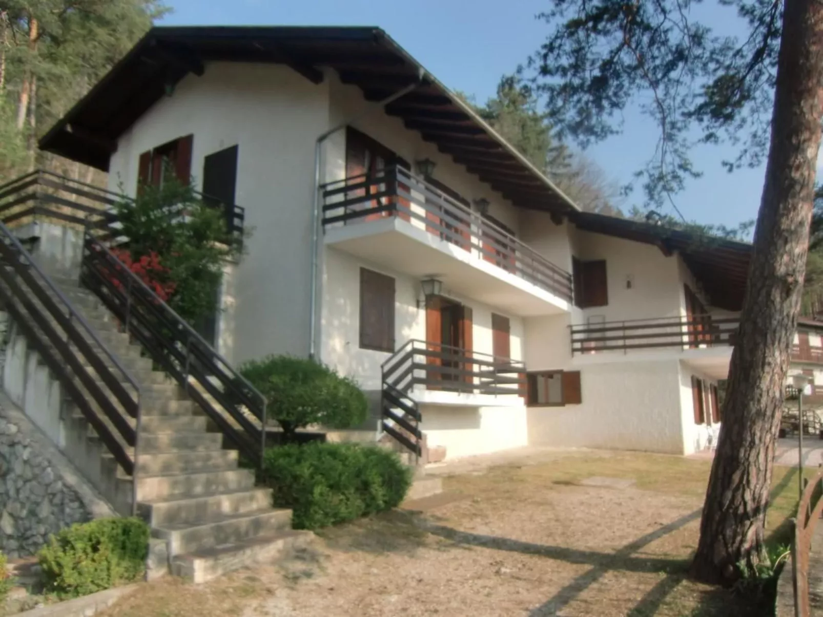 Wohnung im ersten Stock mit schönem Seeblick-Buiten