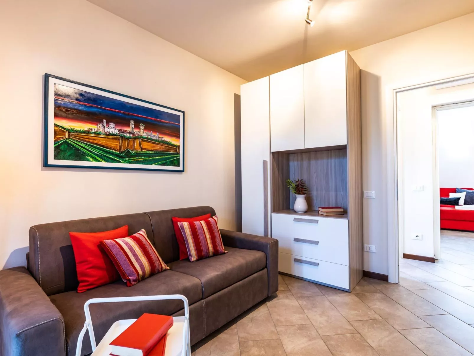 Wohnung mit separatem Eingang und kleinem privaten Innenhof.-Binnen