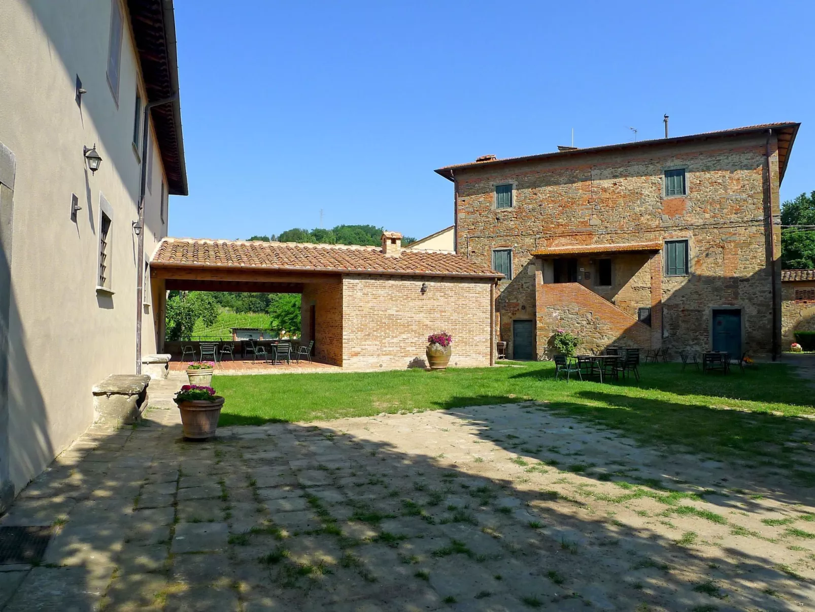 Große Wohnung mit 3 Schlafzimmern und 3 Bädern-Buiten