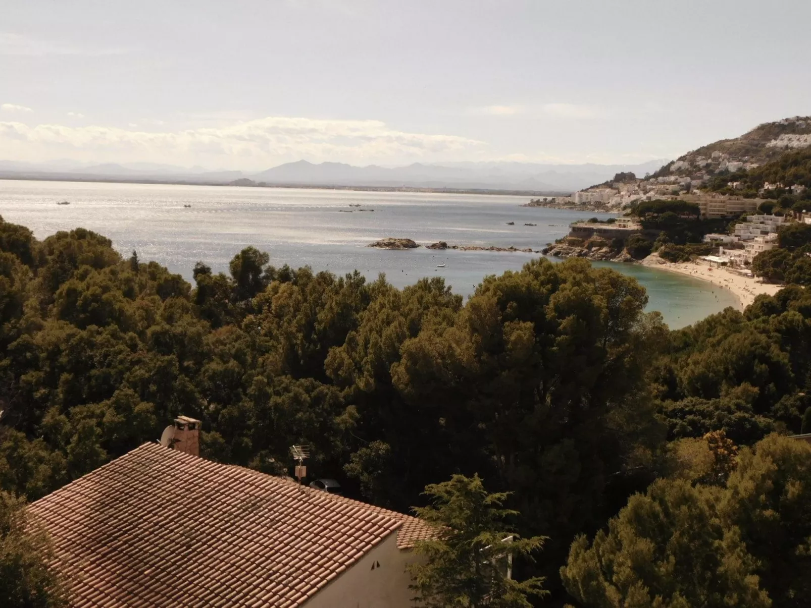 Renoviertes Ferienhaus in Roses mit Terrasse-Image-tags.info