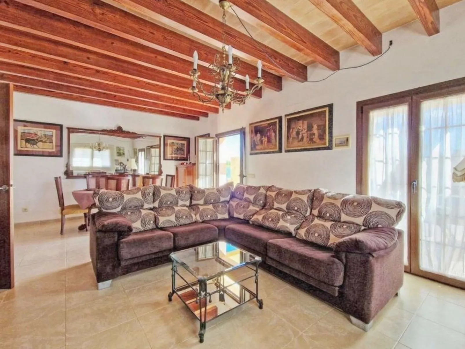 Schöne Villa mit Pool in der Nähe des Strandes-Binnen