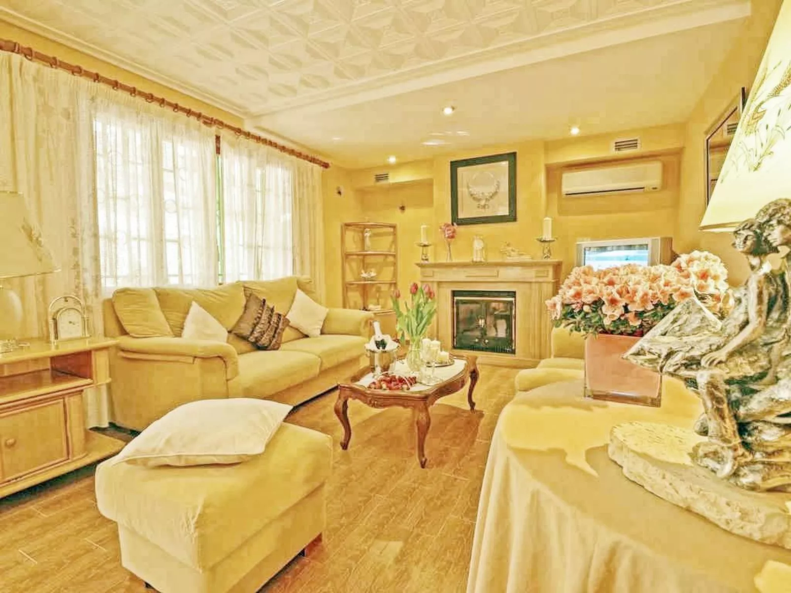 Schöne Villa mit Pool und Garten-Binnen