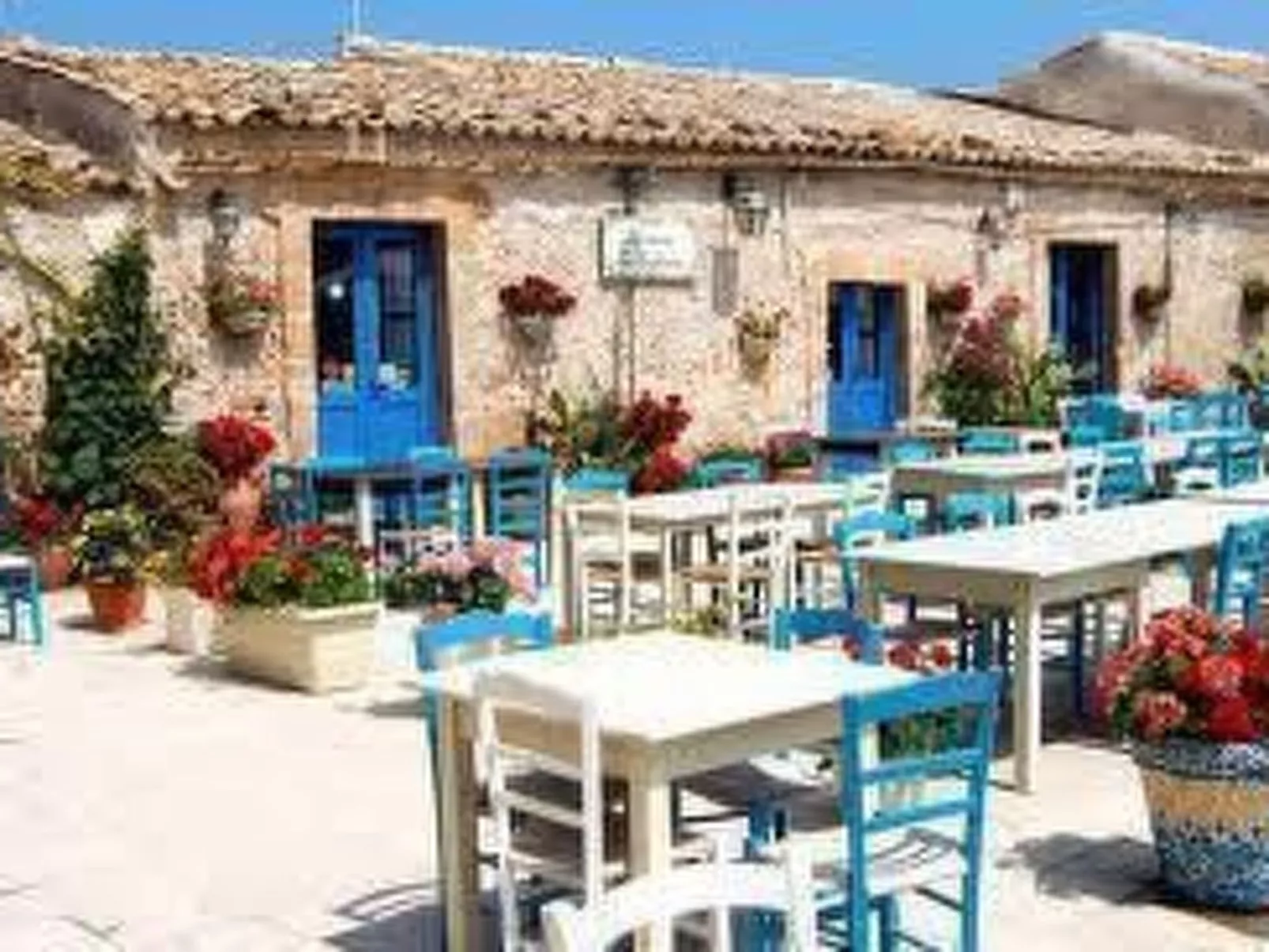 Ebenerdig auch für Rollstuhlfahrer geeignet mit Terrasse und Parkplatz-Image-tags.info