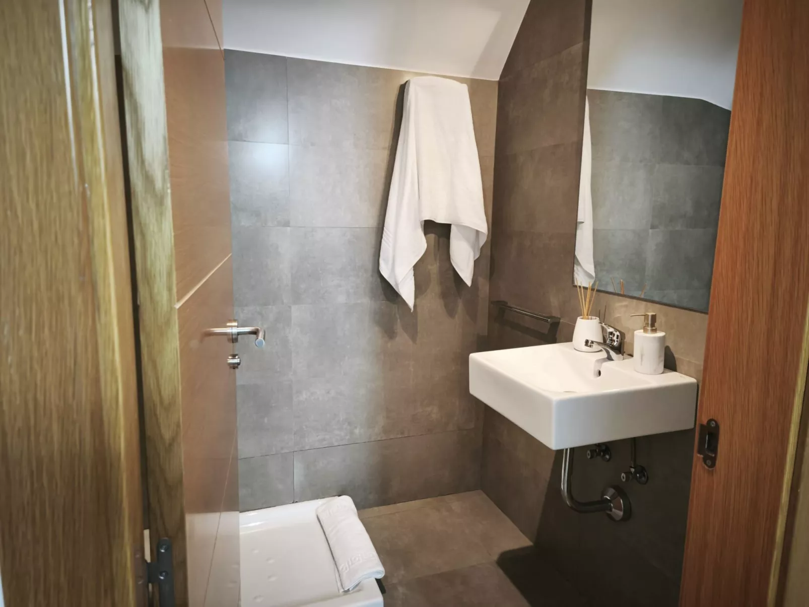 "VCV Apartment FM".-Image-tags.info