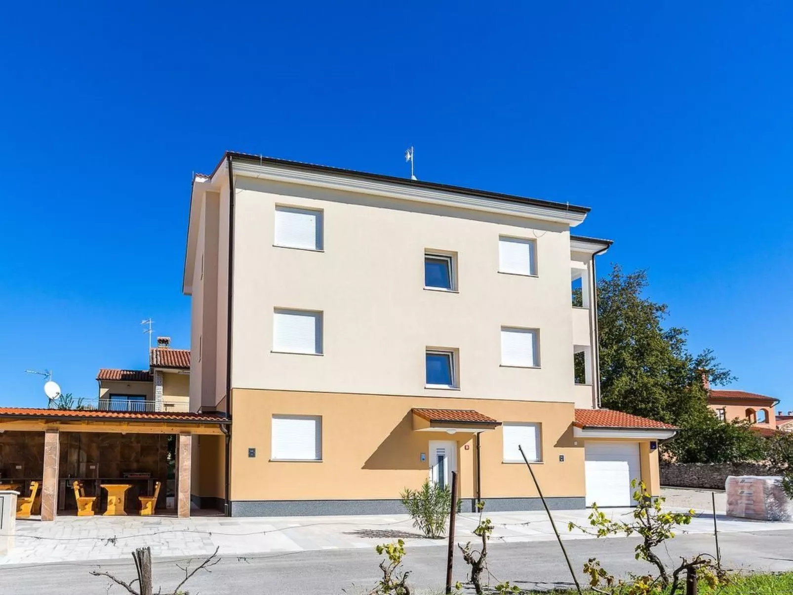 Für 7 Personen ca. 100 m&sup2; in Medulin, Istrien (Medulin und Umgebung)-Buiten