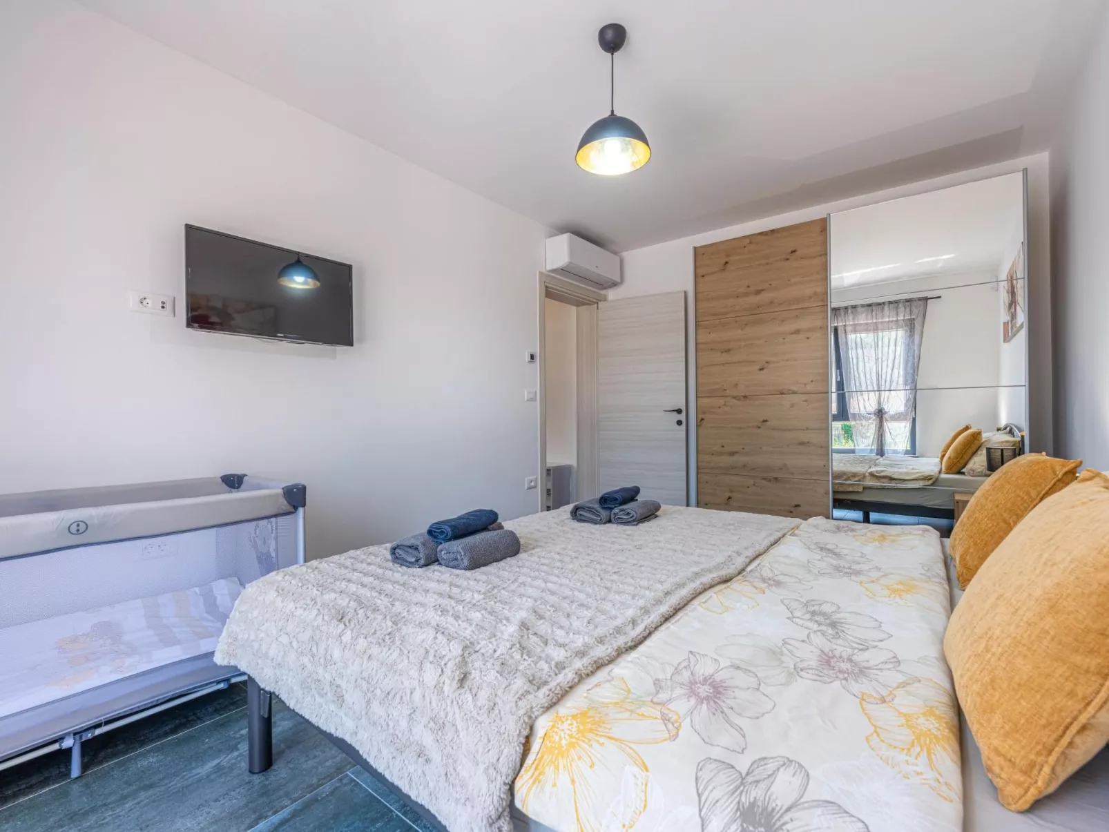 Apartment Rose mit privatem Pool-Binnen