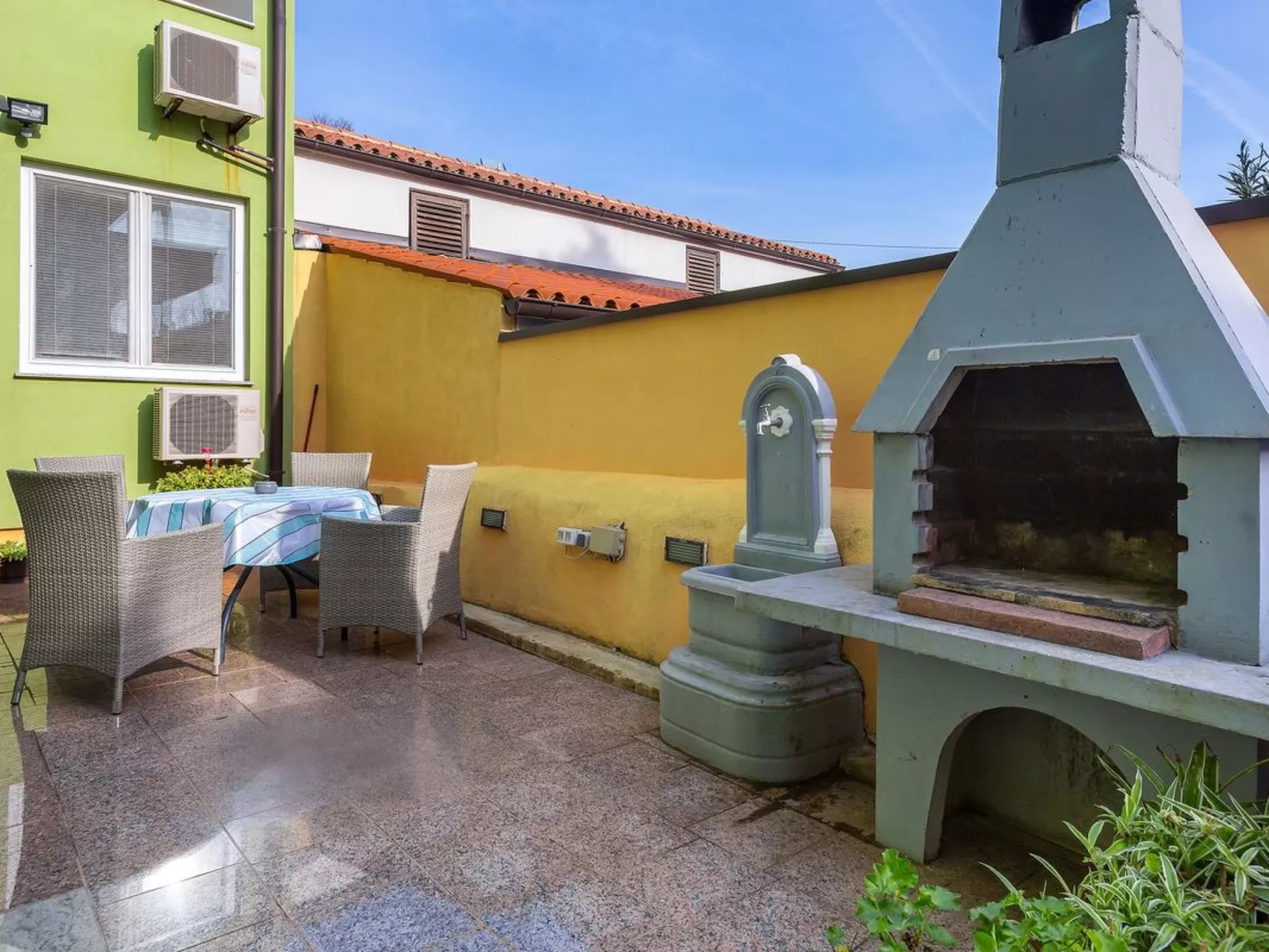 Für 4 Personen ca. 46 m&sup2; in Medulin, Istrien (Medulin und Umgebung)-Buiten