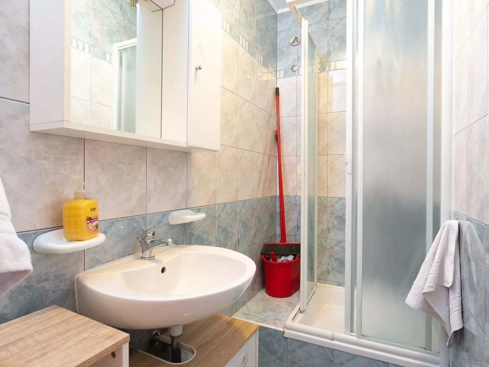 Angenehme Wohnung mit Terrasse und Barbecue-Binnen