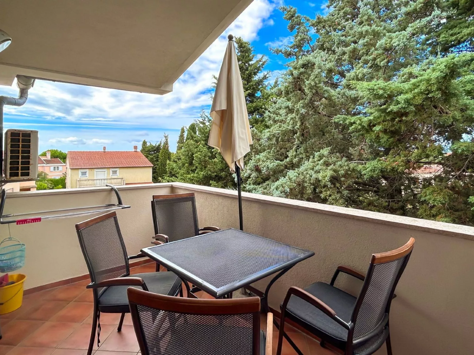 In Medulin mit Grill, Garten und gemeinsamem Pool-Buiten