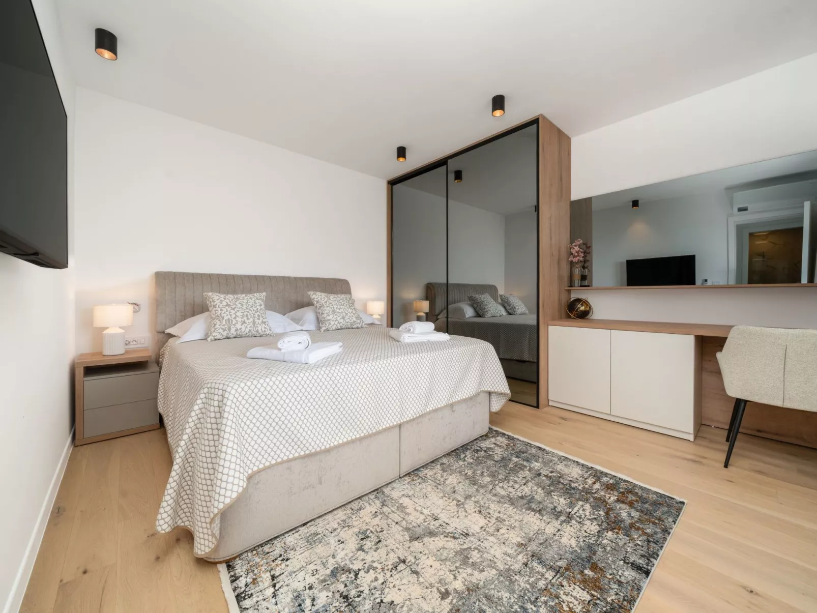 Neue Villa Adore-Binnen