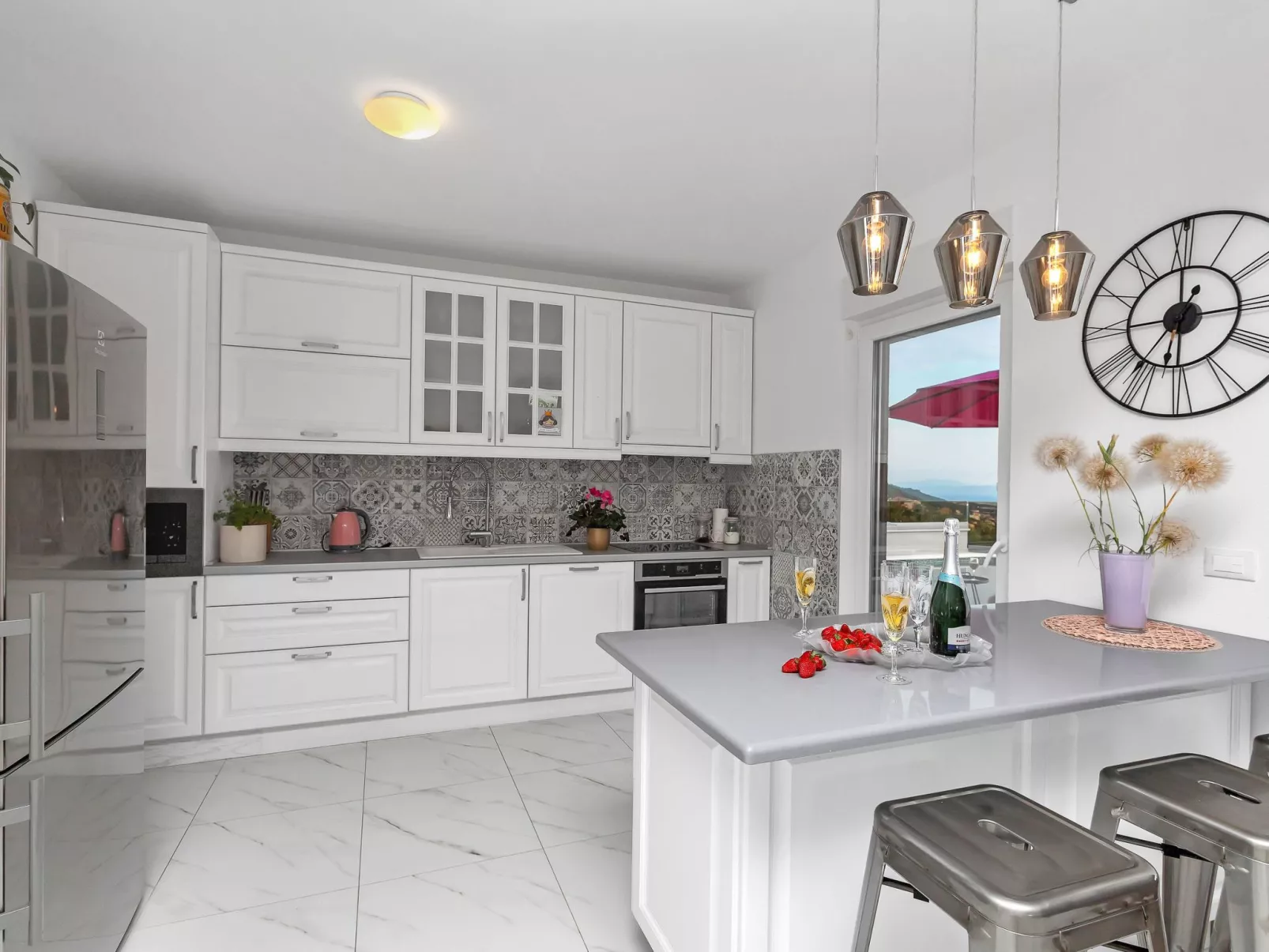 Villa mit beheiztem Pool und fünf Schlafzimmer-Binnen